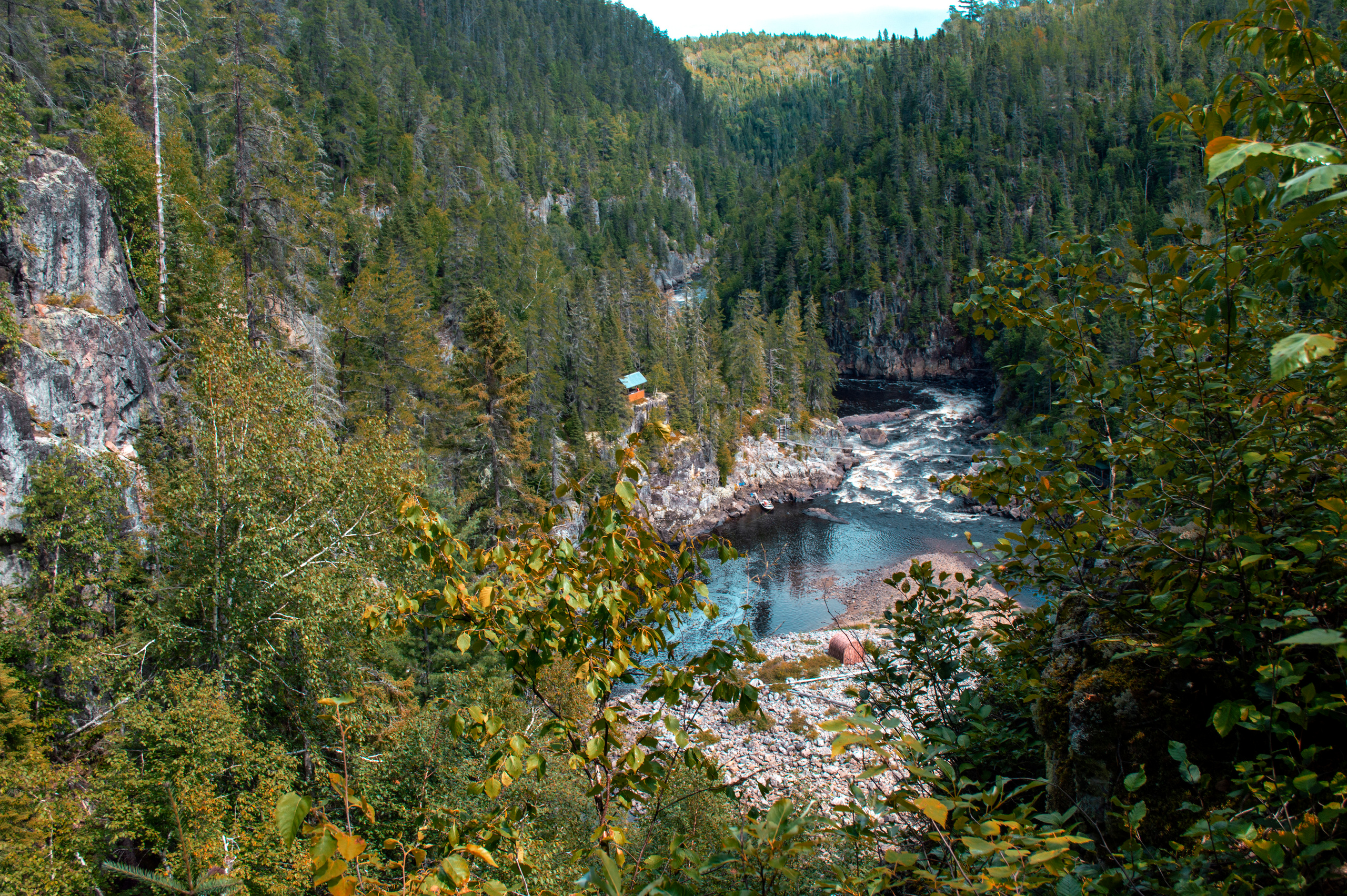 Парк пещеры " Дыра Феи". Le Parc de la caverne du « Trou de la Fée »