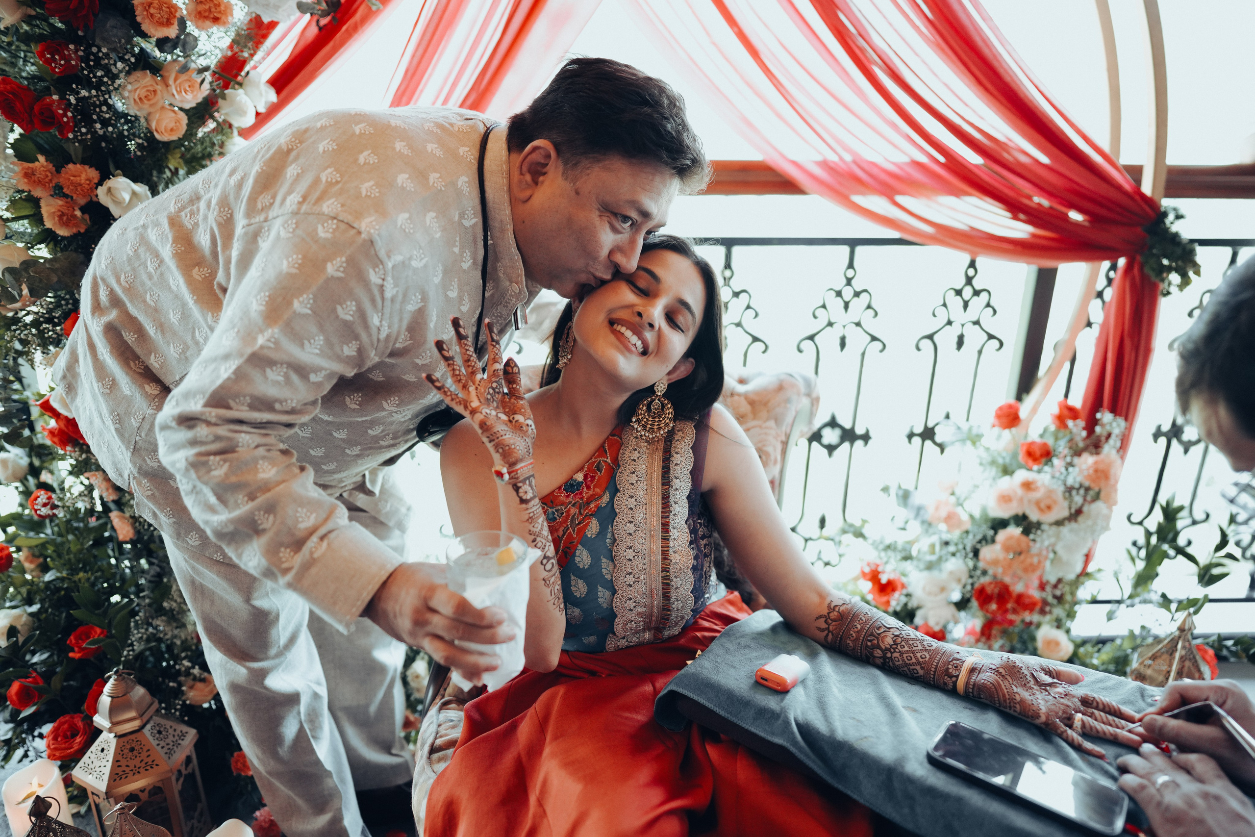 HALDI & MEHANDI. Wedding photographer Stalen Robert