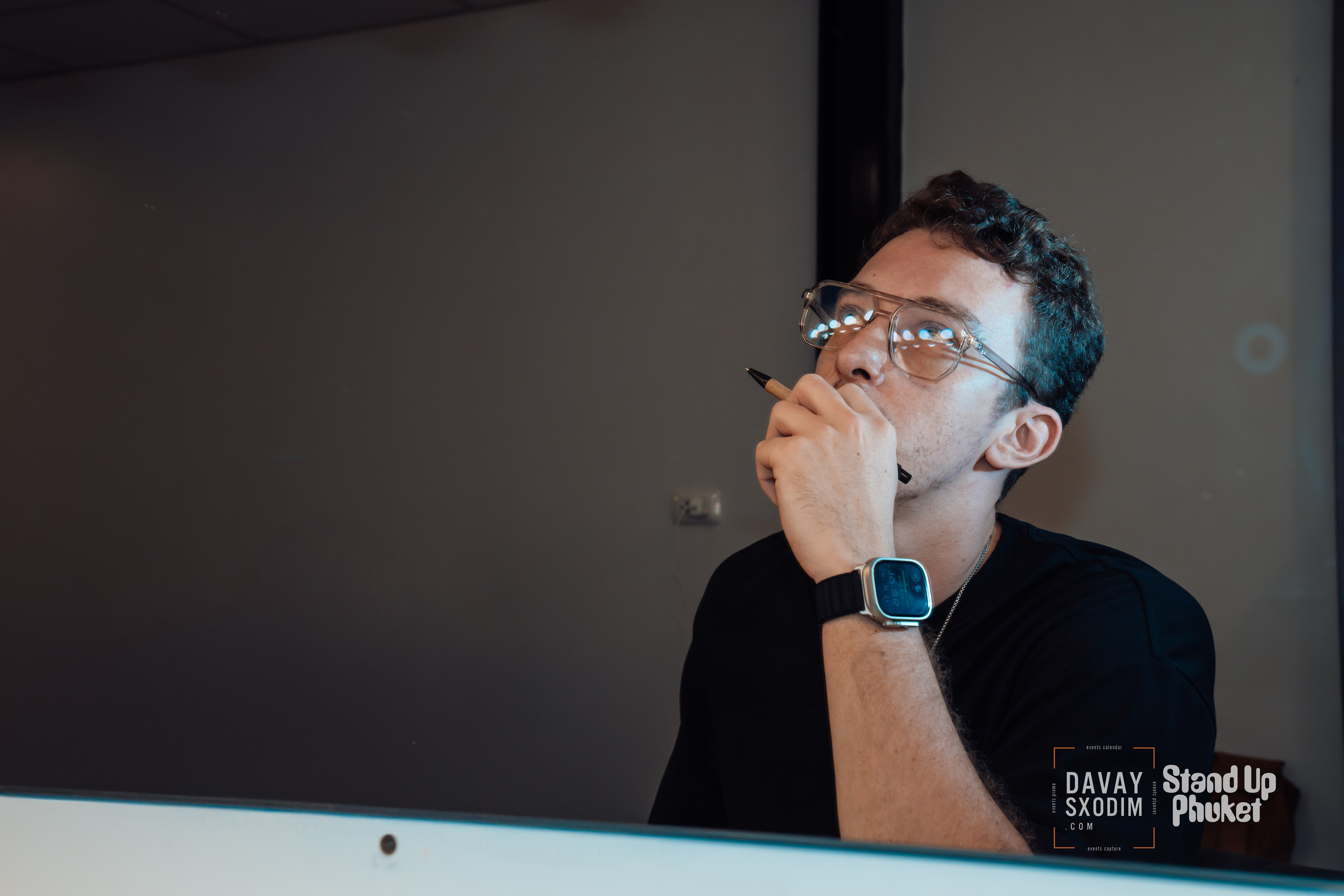 Standup Влада Лапина | Фоторепортаж | Афиша | DAVAYSXODIM.com PHUKET. АФИША|ФОТОРЕПОРТАЖИ|ИВЕНТЫ|ПХУКЕТ