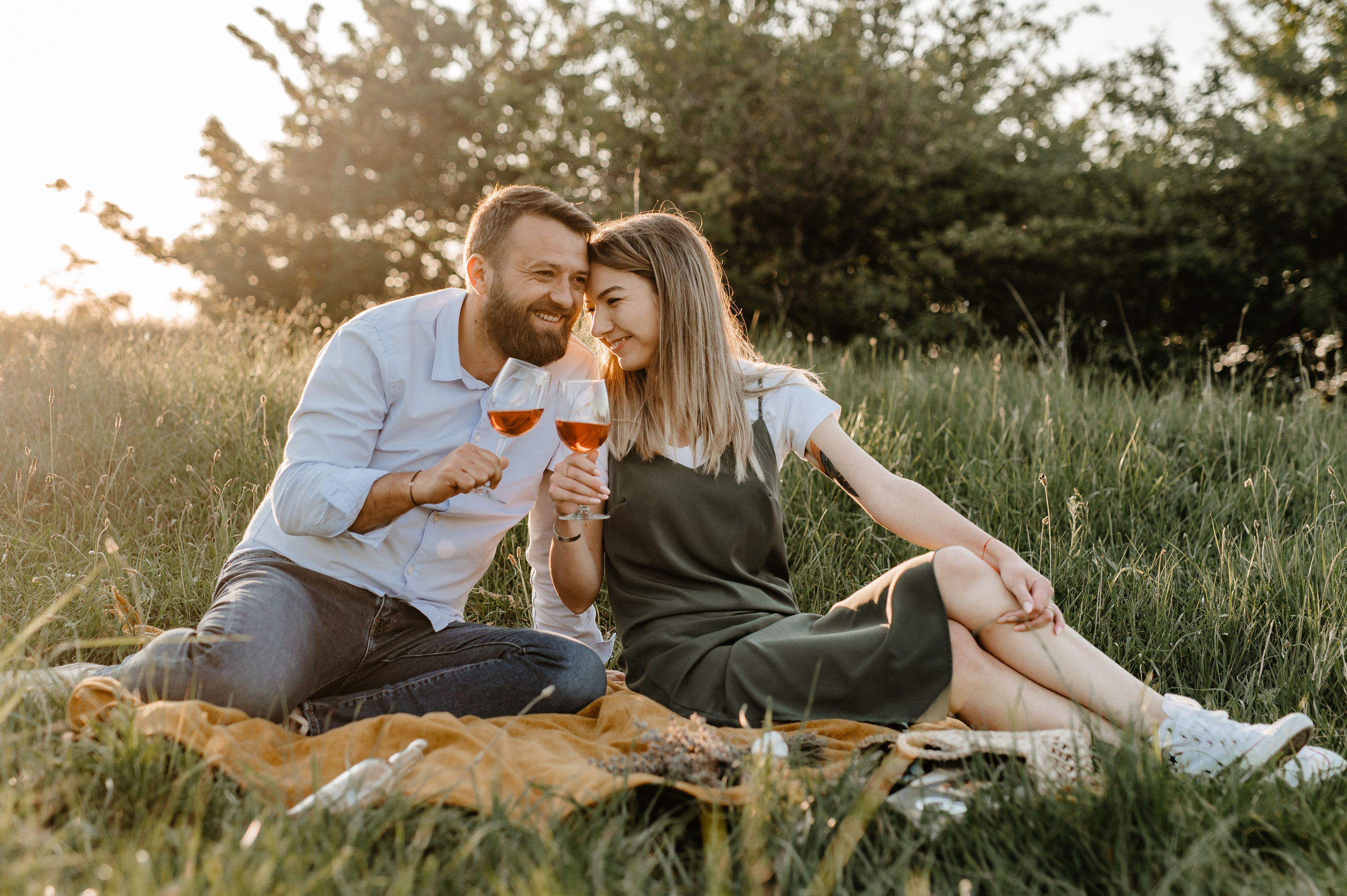 Save the date , sedinta foto la picnic, sedinta foto in natura. Proud Vision Weddings | Wedding Photography & Film — Servicii profesionale Foto Video Nunta Iasi