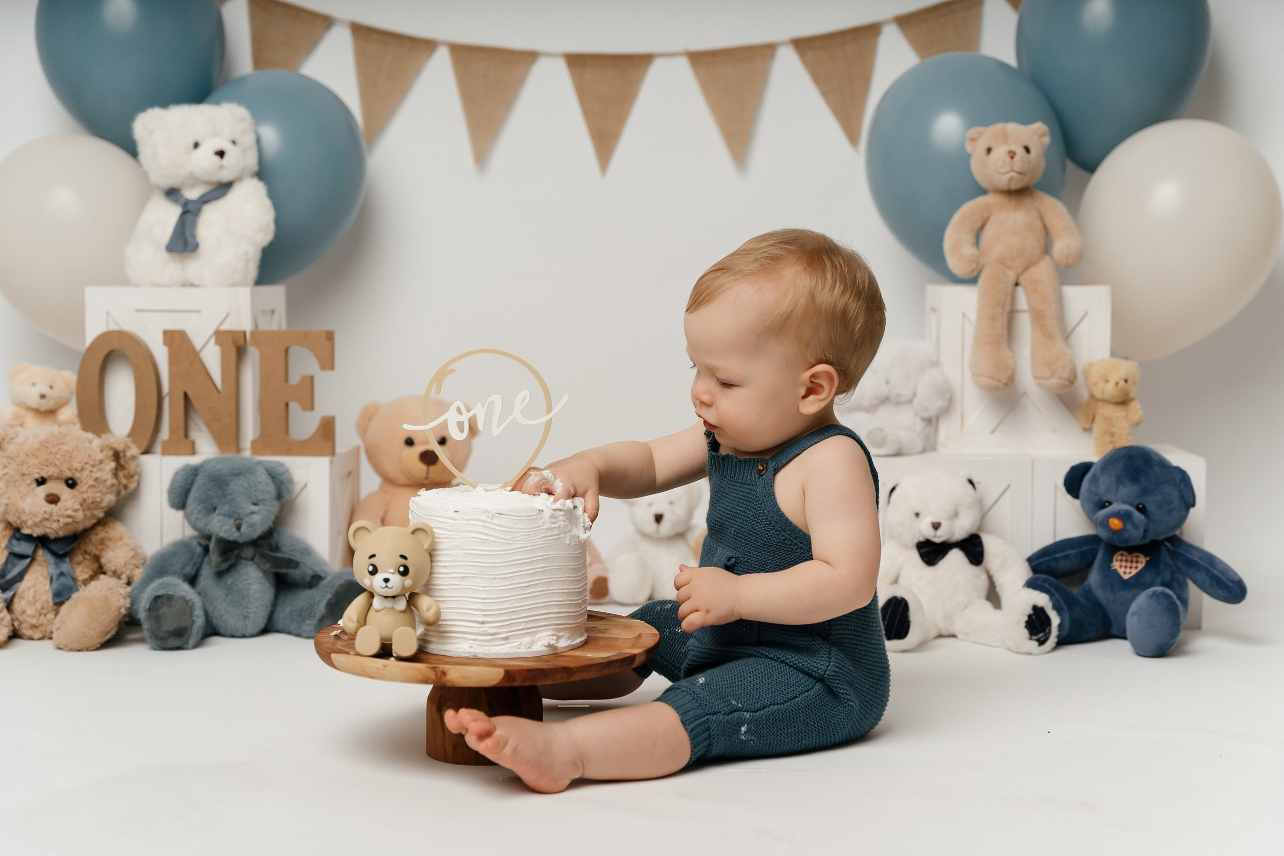 First birthday cake smash session. Newborn and family photographer. Hills District. Sydney