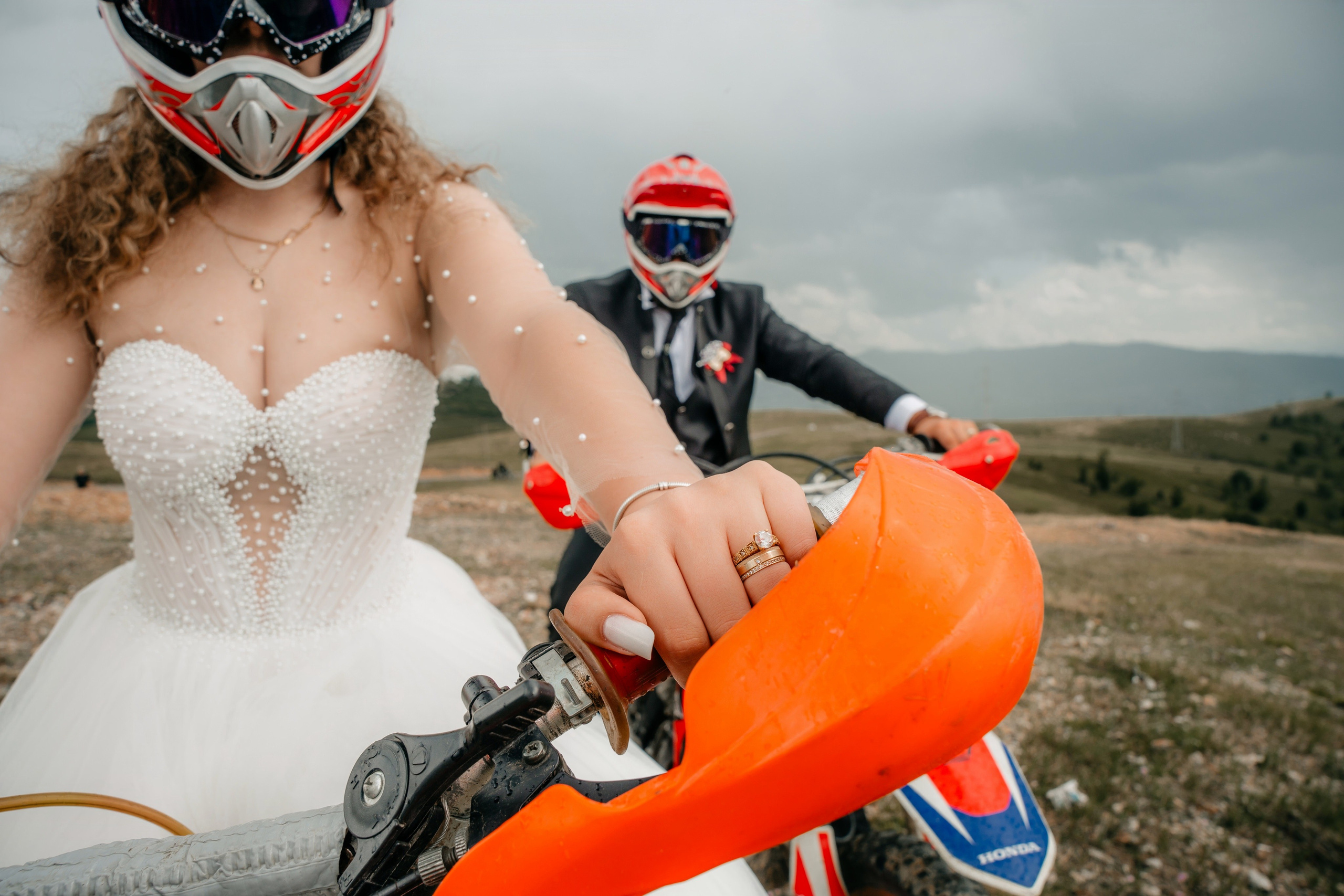 Andreea & Valentin. Raw Studio. Fotograful tau de nunta!