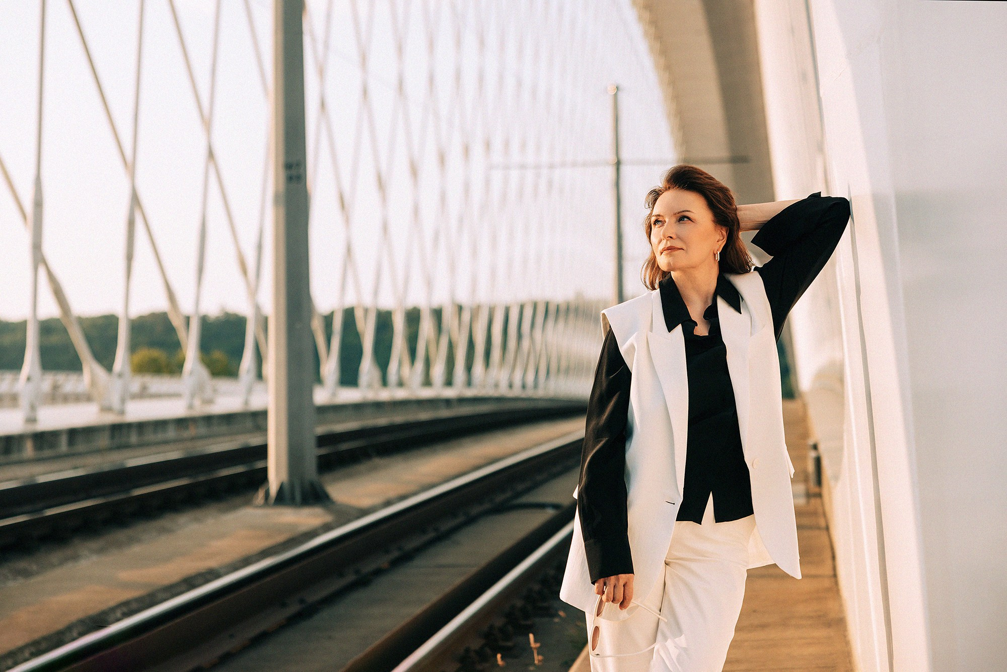 Elena in Troja bridge. Rodinný a svatební fotograf v Praze
