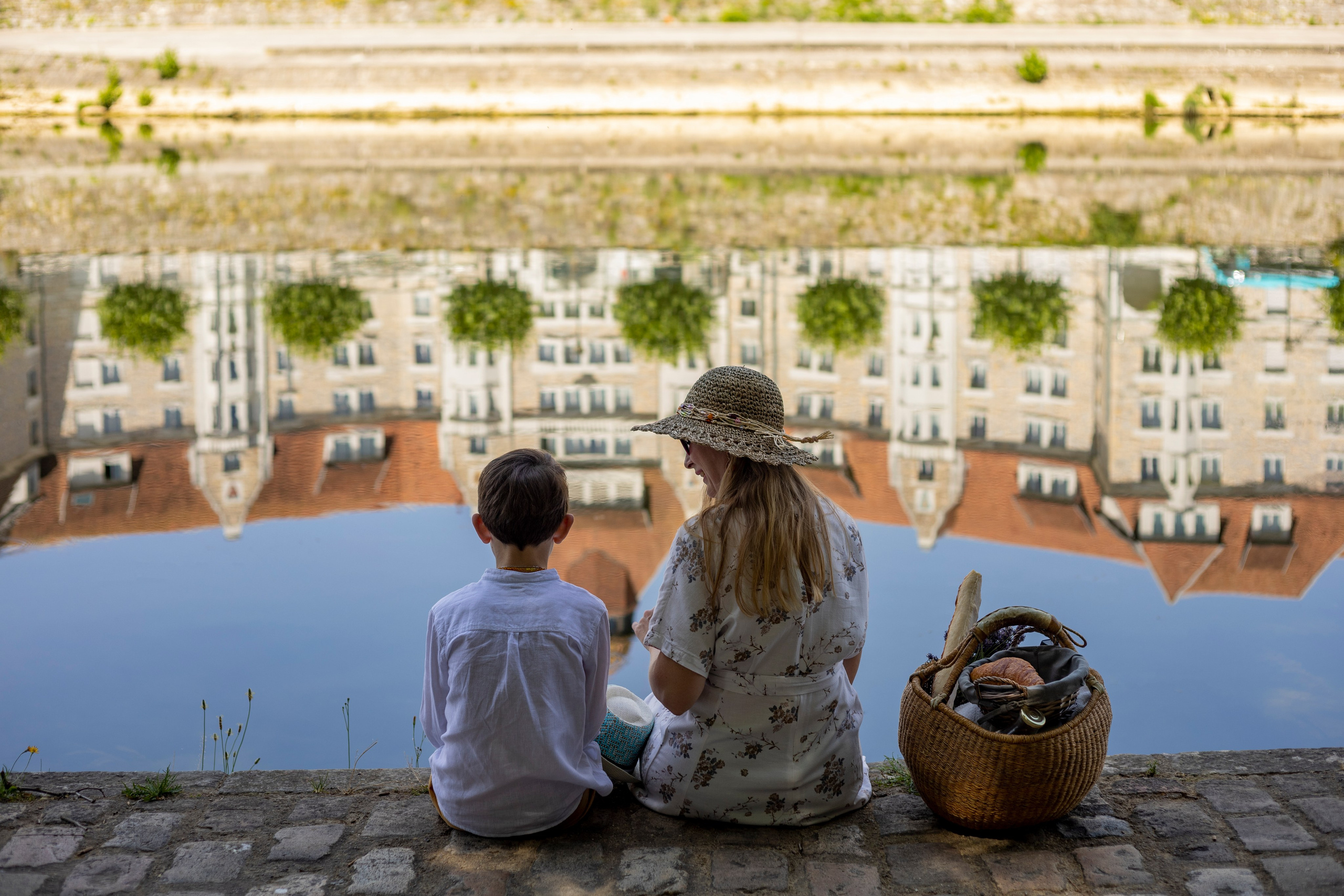 Maman et fils – moments chaleureux partagés. Photographe et graphiste Anastasiia LITVIN - Besançon, France