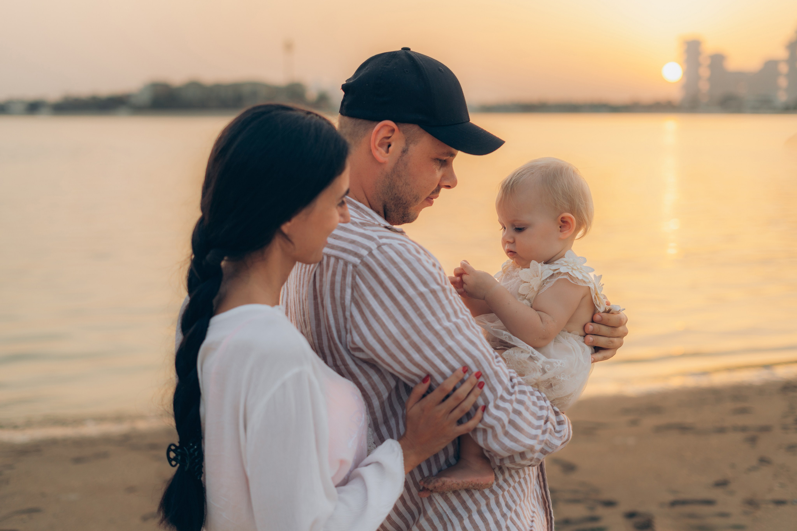 Beauty of the sunset on the beach. Angela Iakovleva — Family Photographer in Dubai