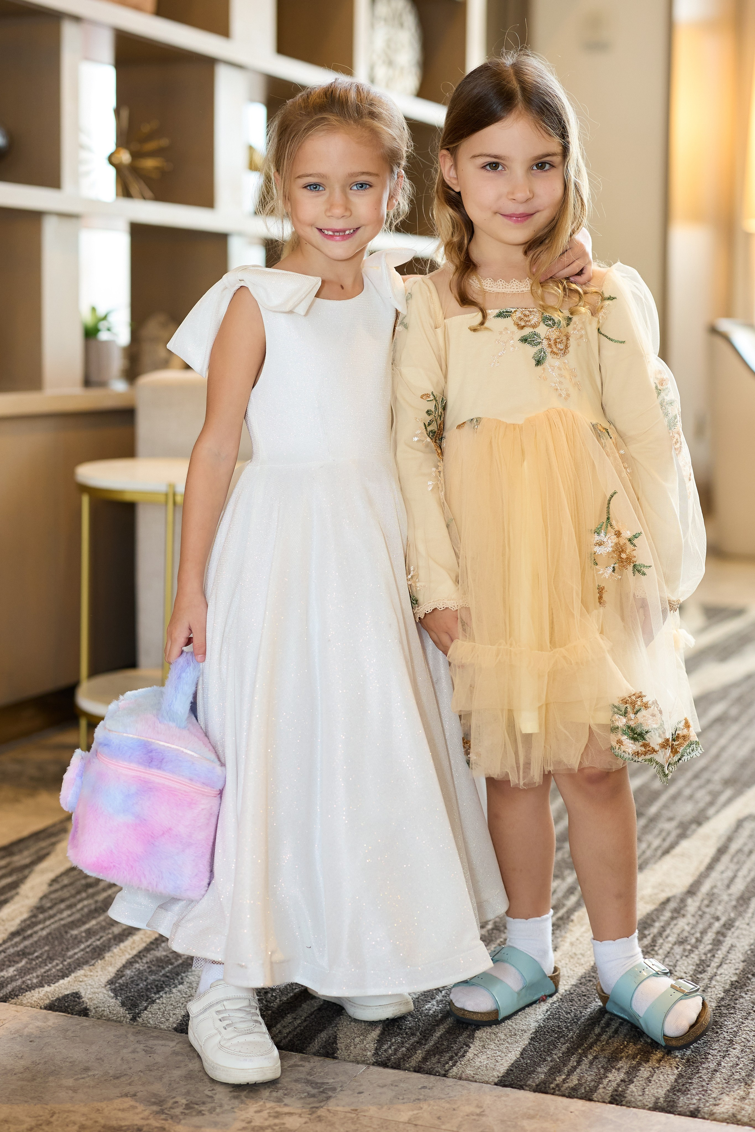 Авторская благотворительная художественная выставка Дианы Бортник. Фотограф Юлия Маковеева