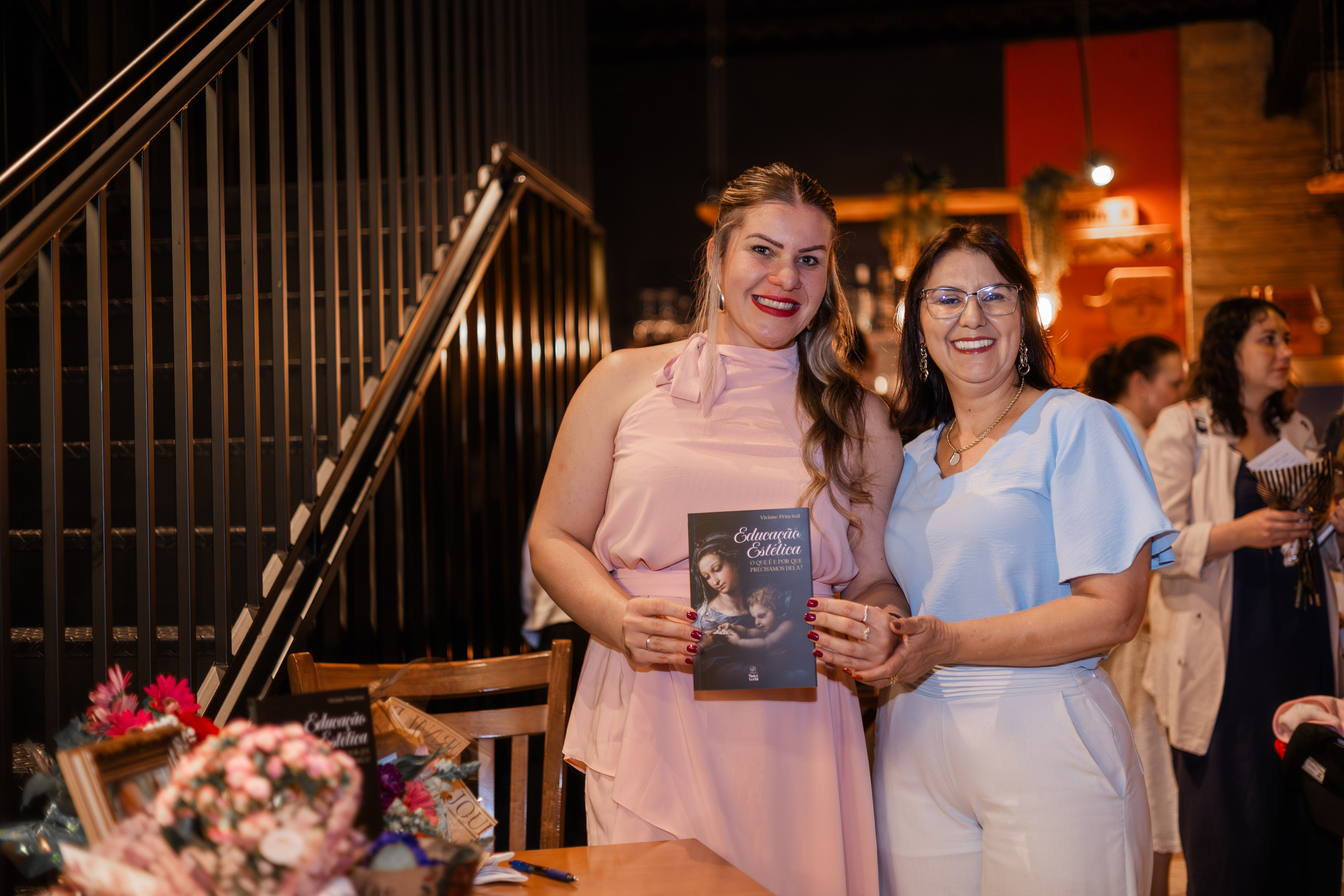 Lançamento de Livro Vivi Princival