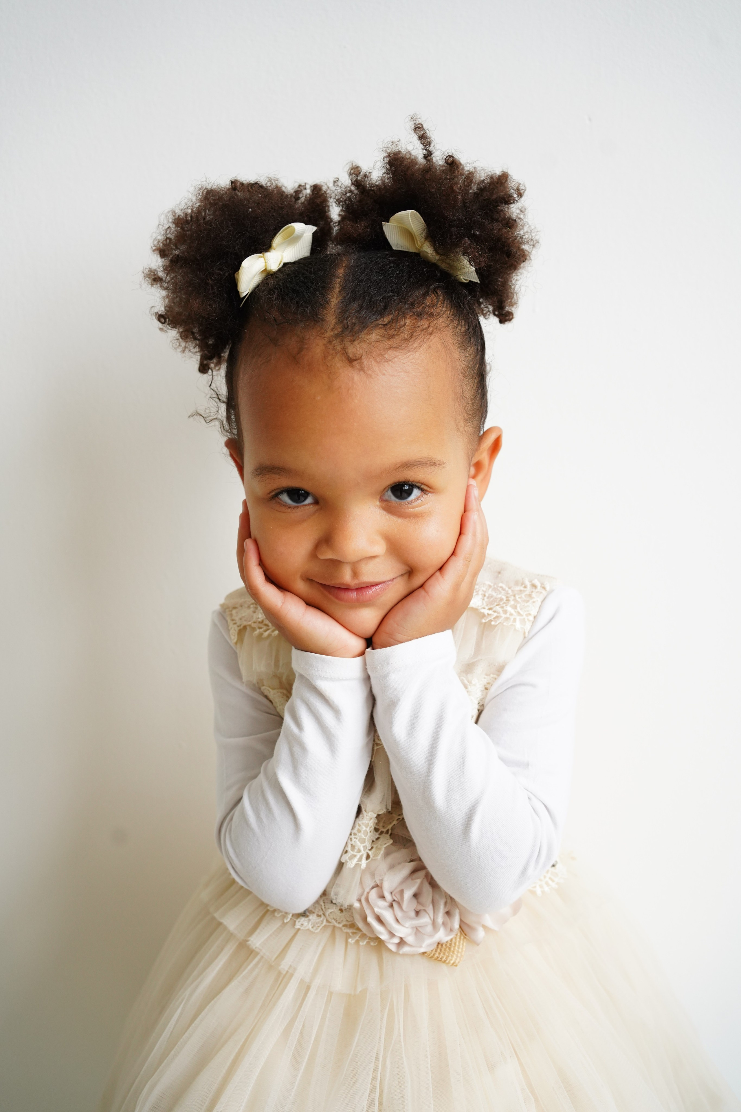 Fotografin für Kindershooting und CakeSmash in Augsburg. Neugeborenenfotografin und Retoucher in Augsburg Nastassia Schneider