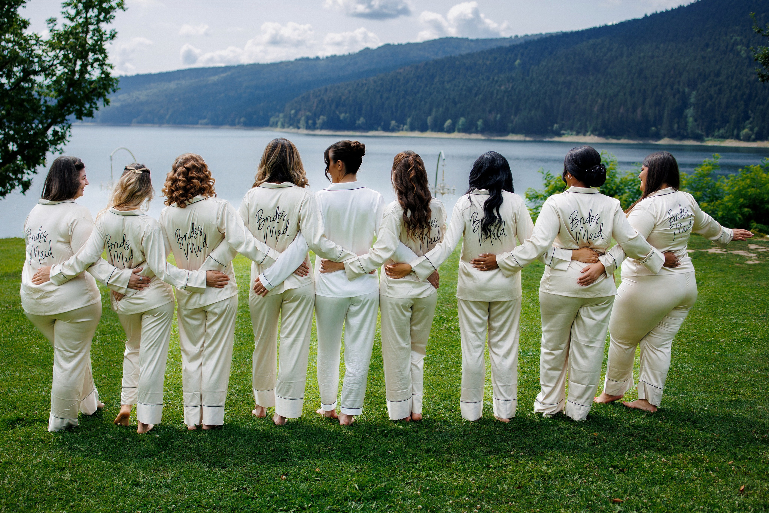 Wedding Photographer, based in Iasi, Romania, but will travel all over the globe to make sure you look amazing in all your wedding photos