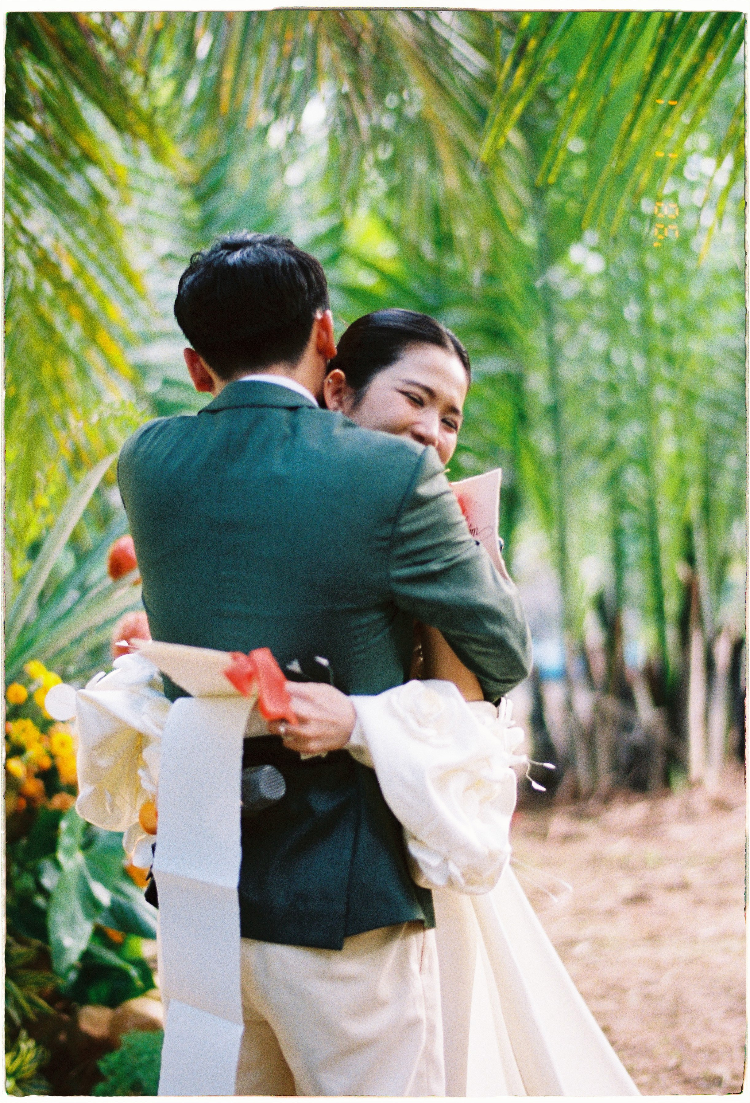 Khâm & Châu. Cam Images