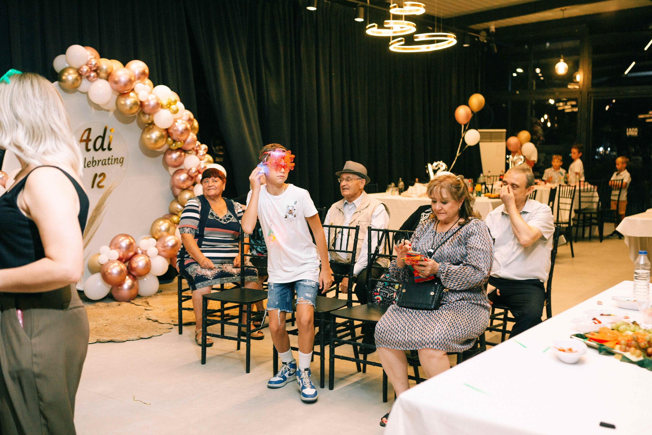 PARTY WITH FRIENDS. Https://shi-photo.com/