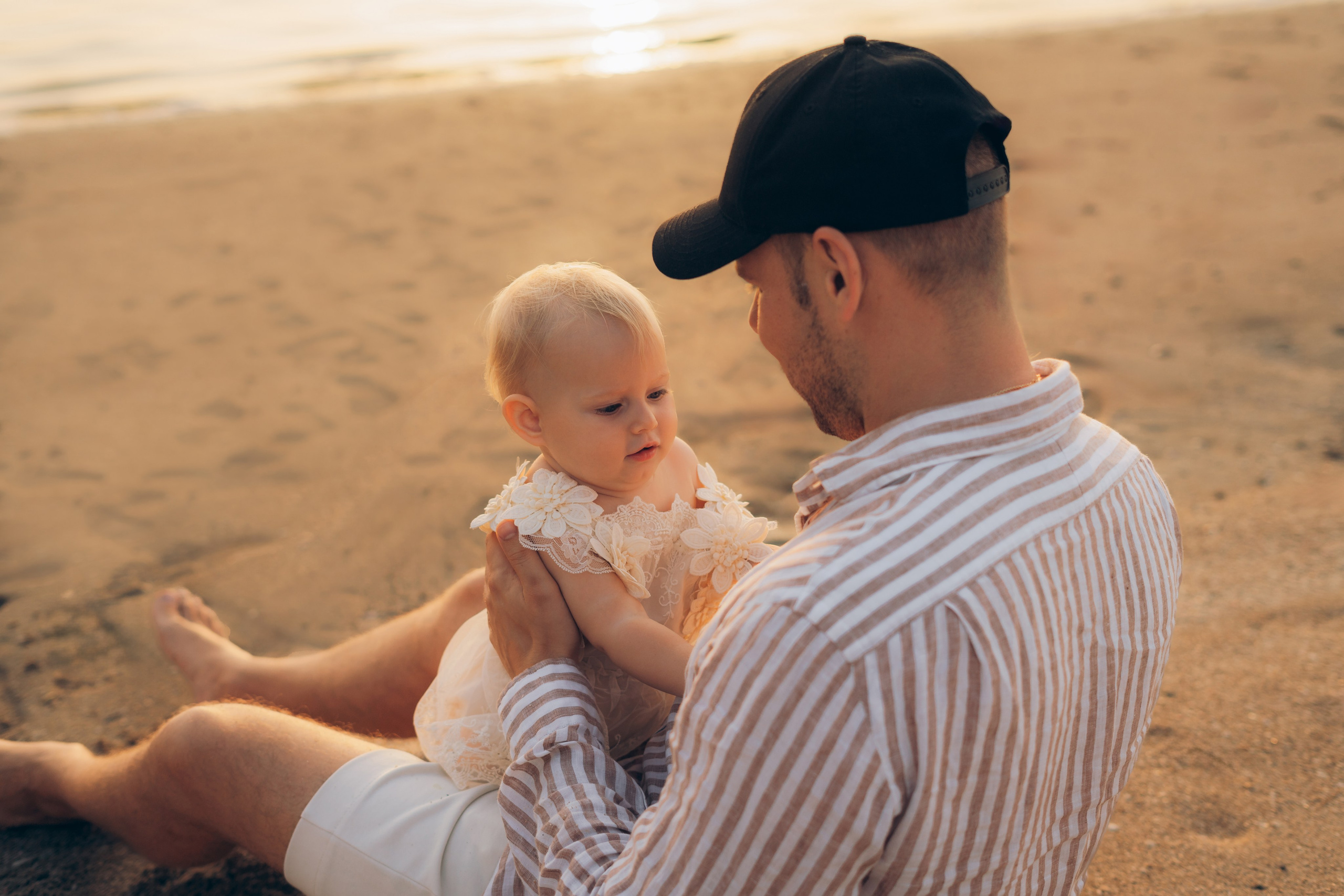 Beauty of the sunset on the beach. Angela Iakovleva — Family Photographer in Dubai