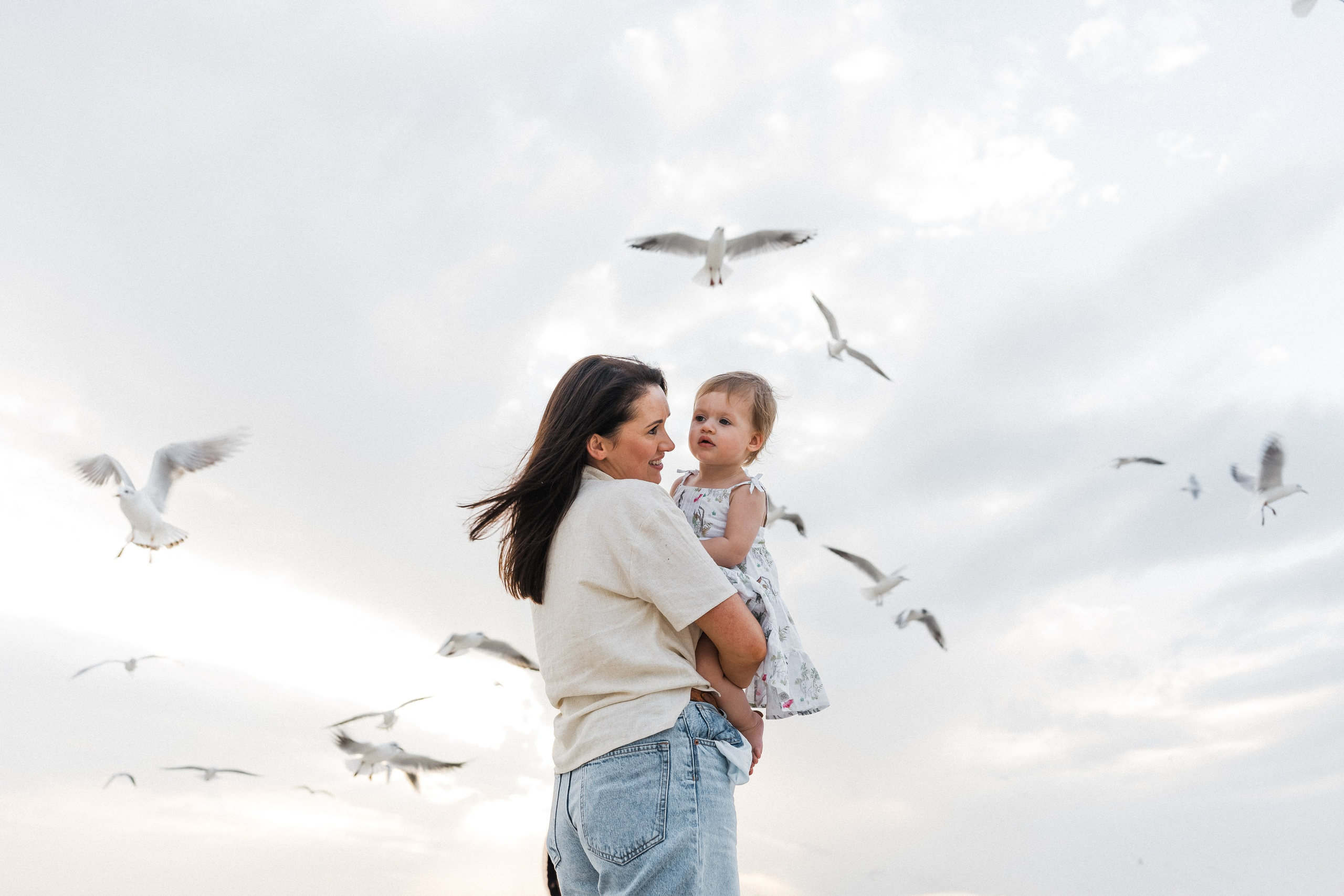 Seagulls and first birthday. Professional Photographer Abu Dhabi, Dubai — Yulia Ismoilova | 2025