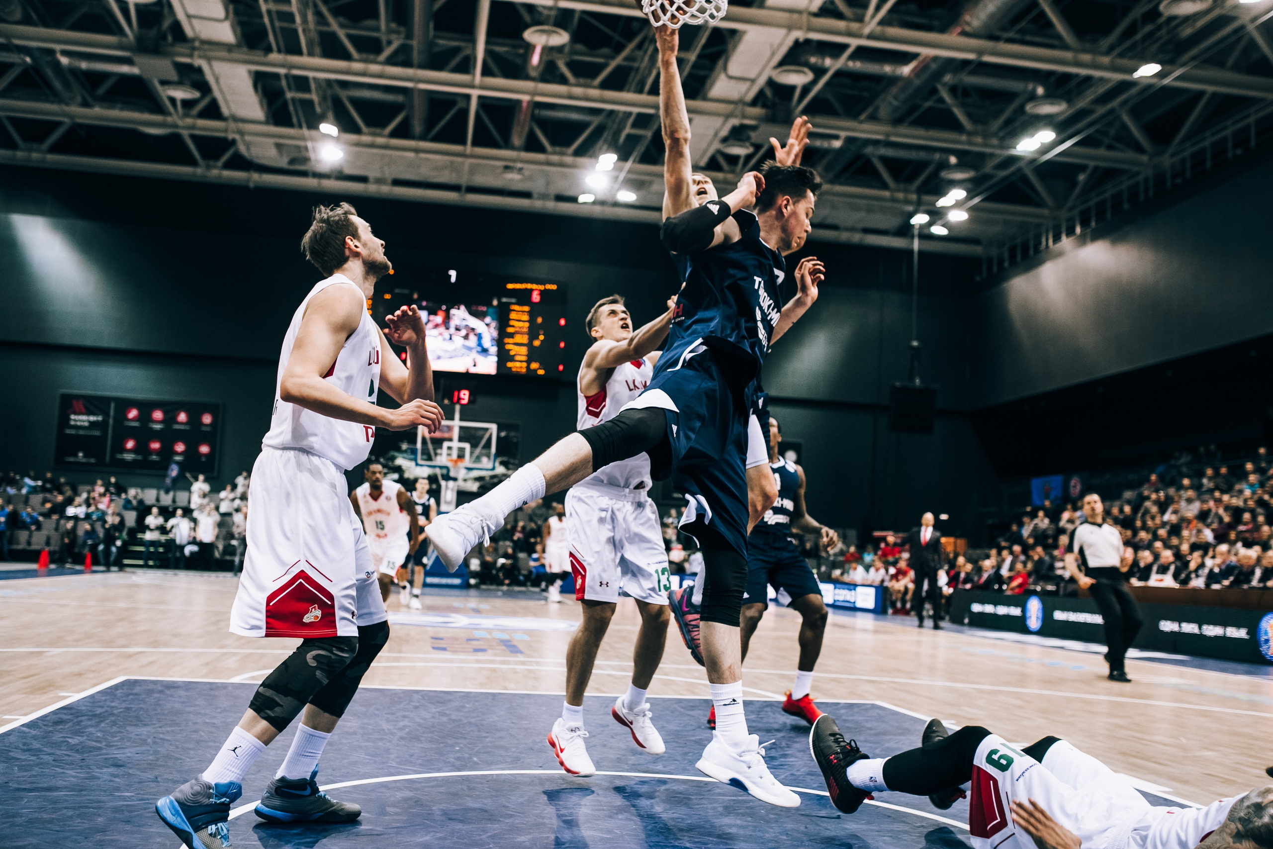 Basketball game Tsmoki-Minsk — Lokomotiv. Destination Wedding photographer Italy, France, Germany, Spain, Poland Oleg Zaicev