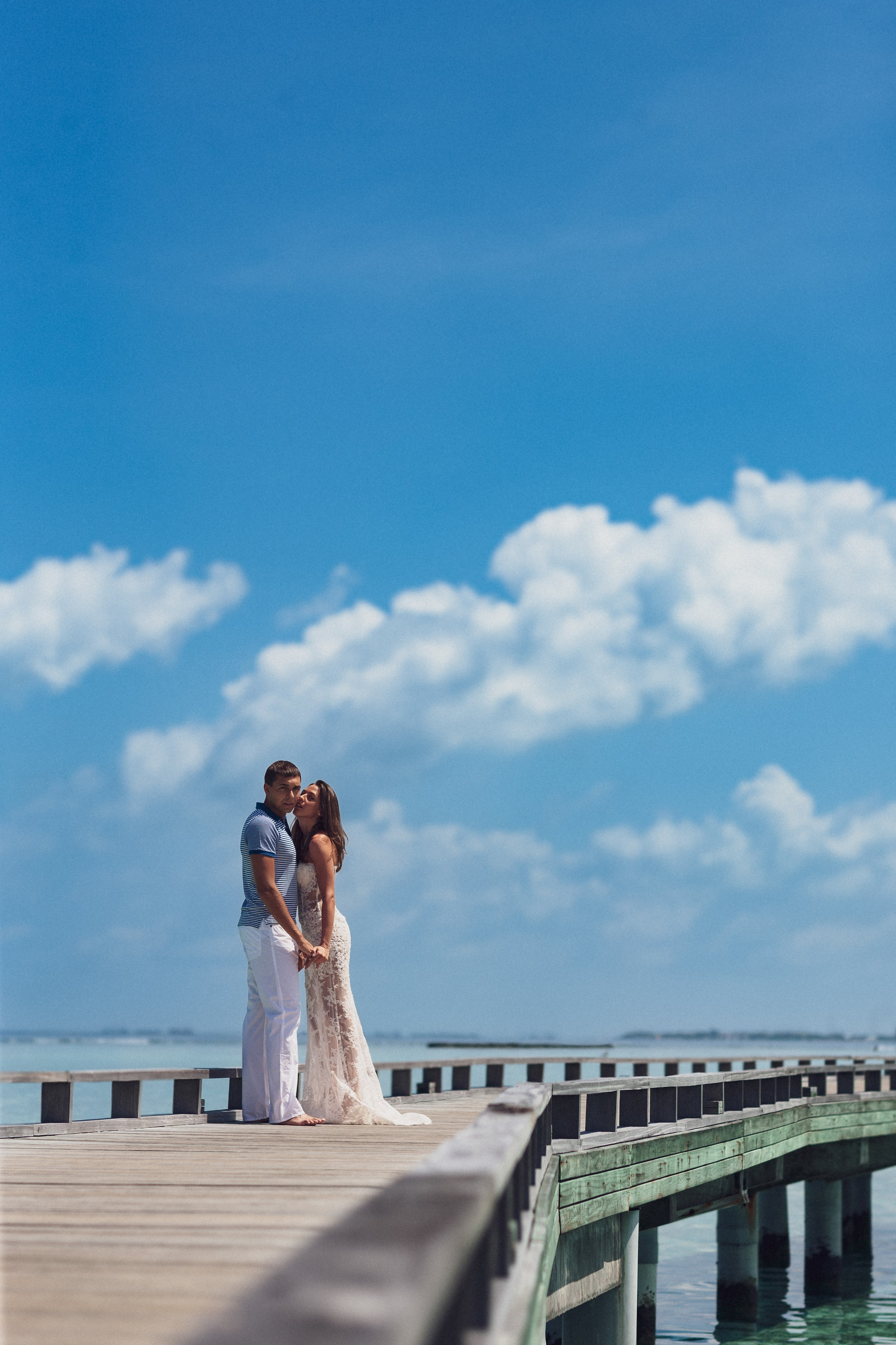 Фотограф в Ирландии Дублин Медовый месяц небо океан вода жених невеста пирс красивые фотки 