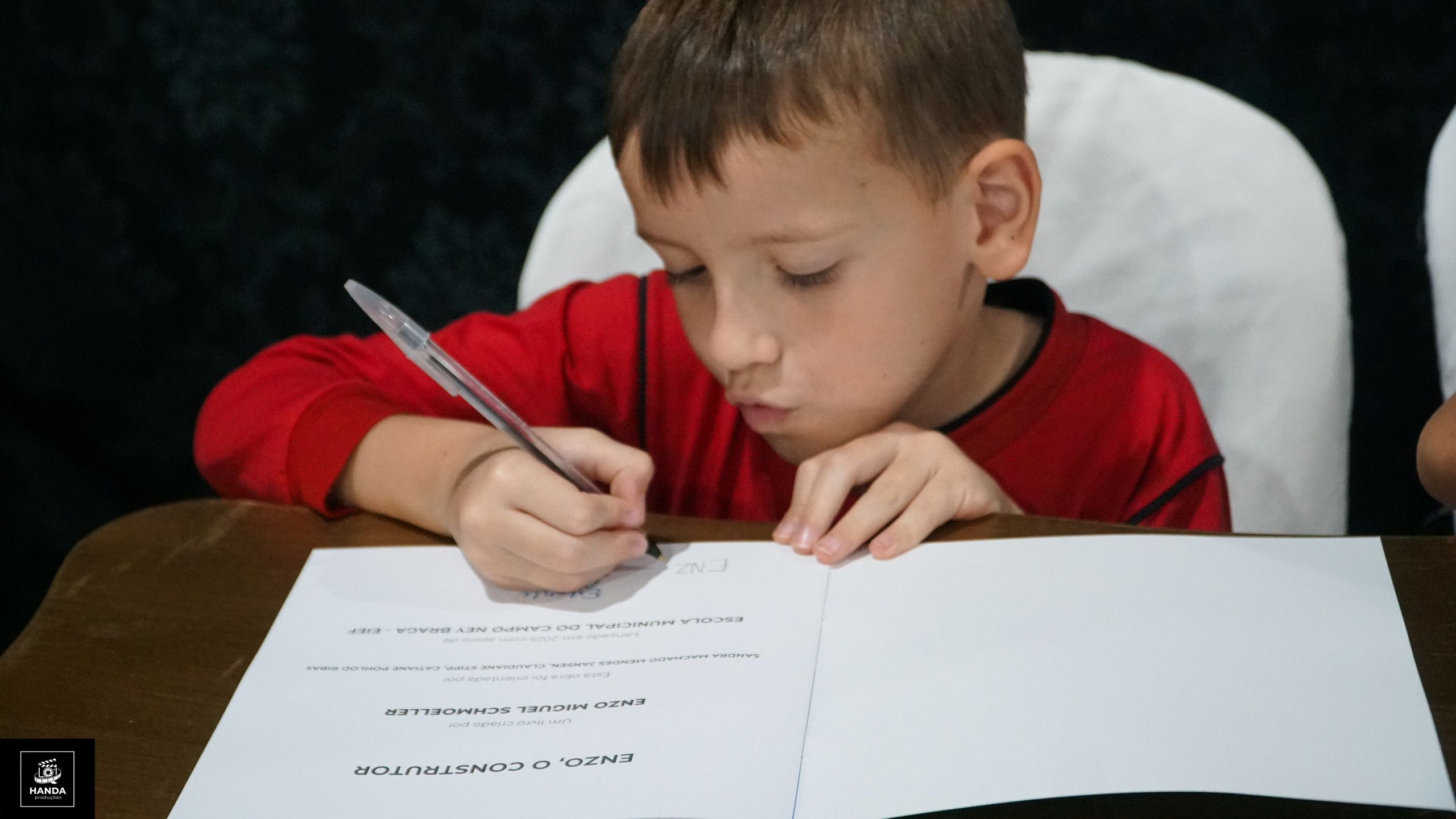 Noite autógrafos colégio Aurélio Buarque de Holanda. Handa Produções