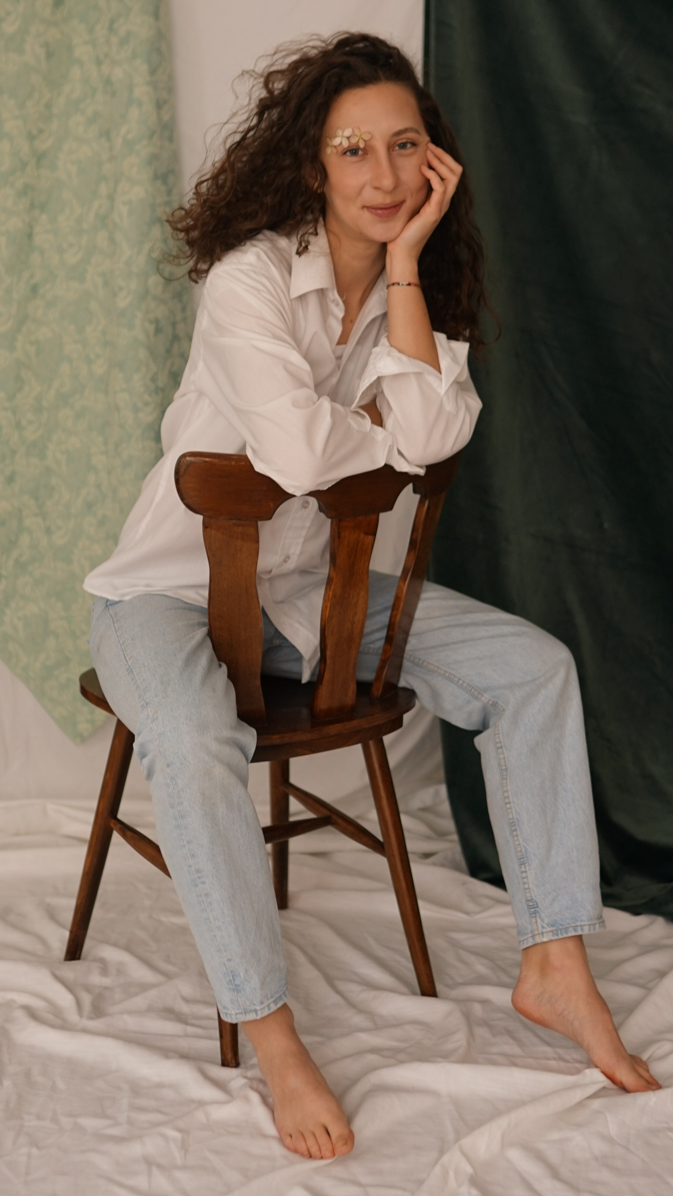 Fotografie de Portret Brașov | Artist Mădălina Beda. Madalina Beda- Artist vizual, fotograf, doula la nastere, consultant babywearing Brasov si in toata tara