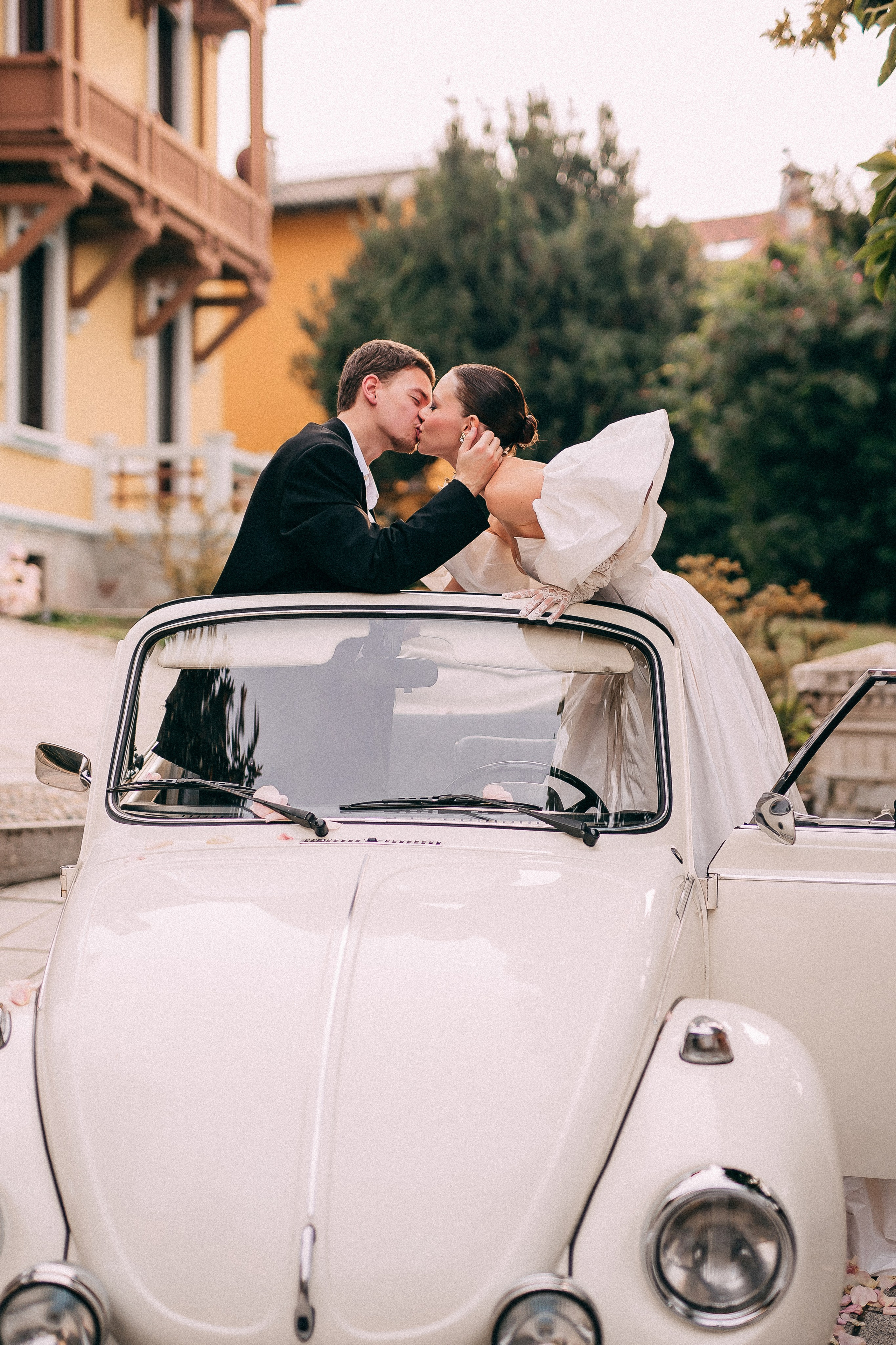 Intimate wedding in Italy / Lake Como. Wedding photographer Como Lake, Italy