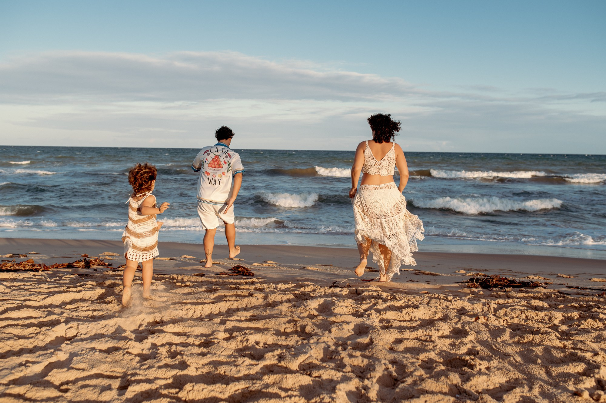 Ensaio Gestante — Praia do forte. Água Carmim Fotografia
