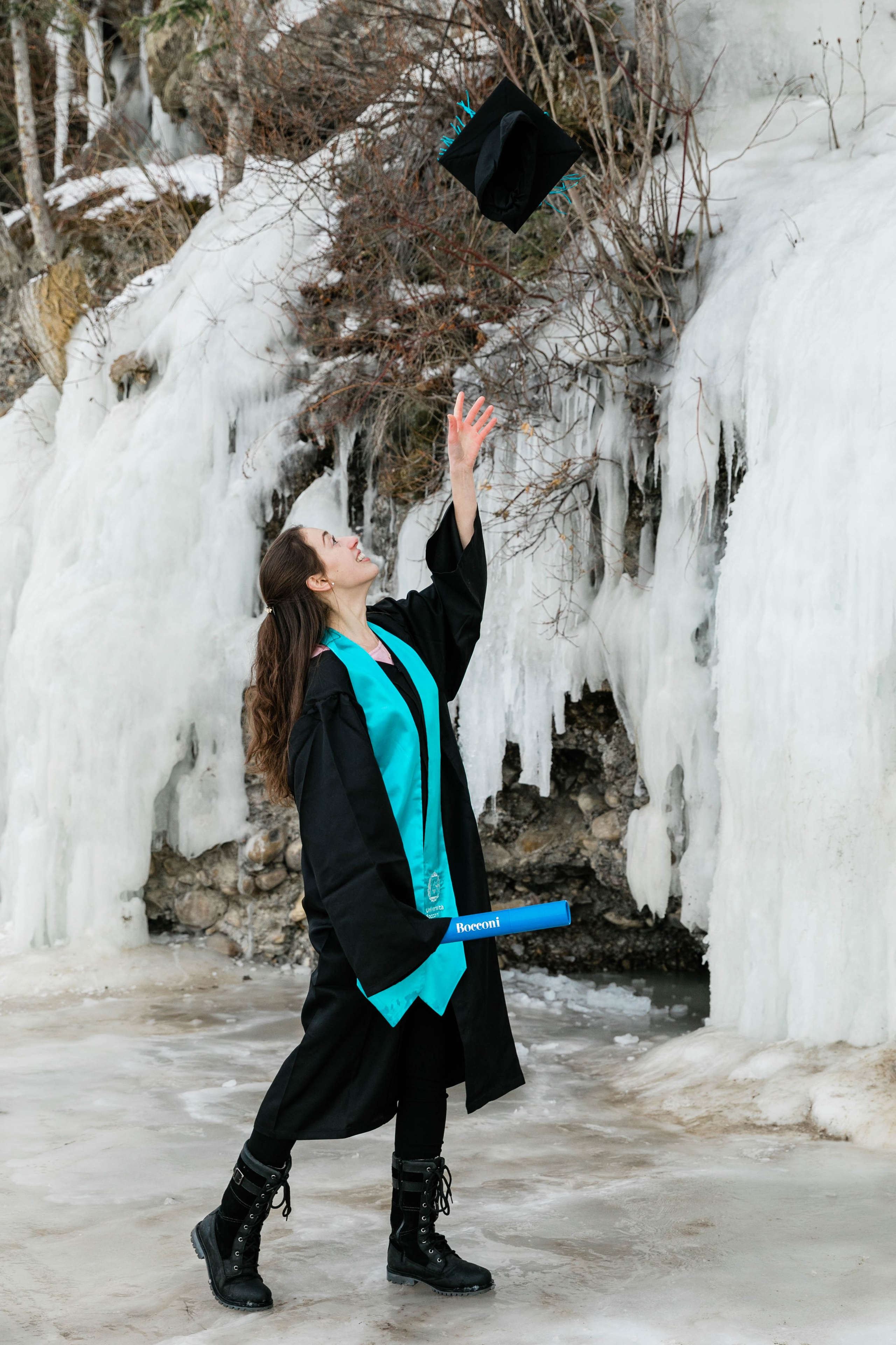 Laurance Graduation — Fish Creek Park. Fotografía accesible en Calgary