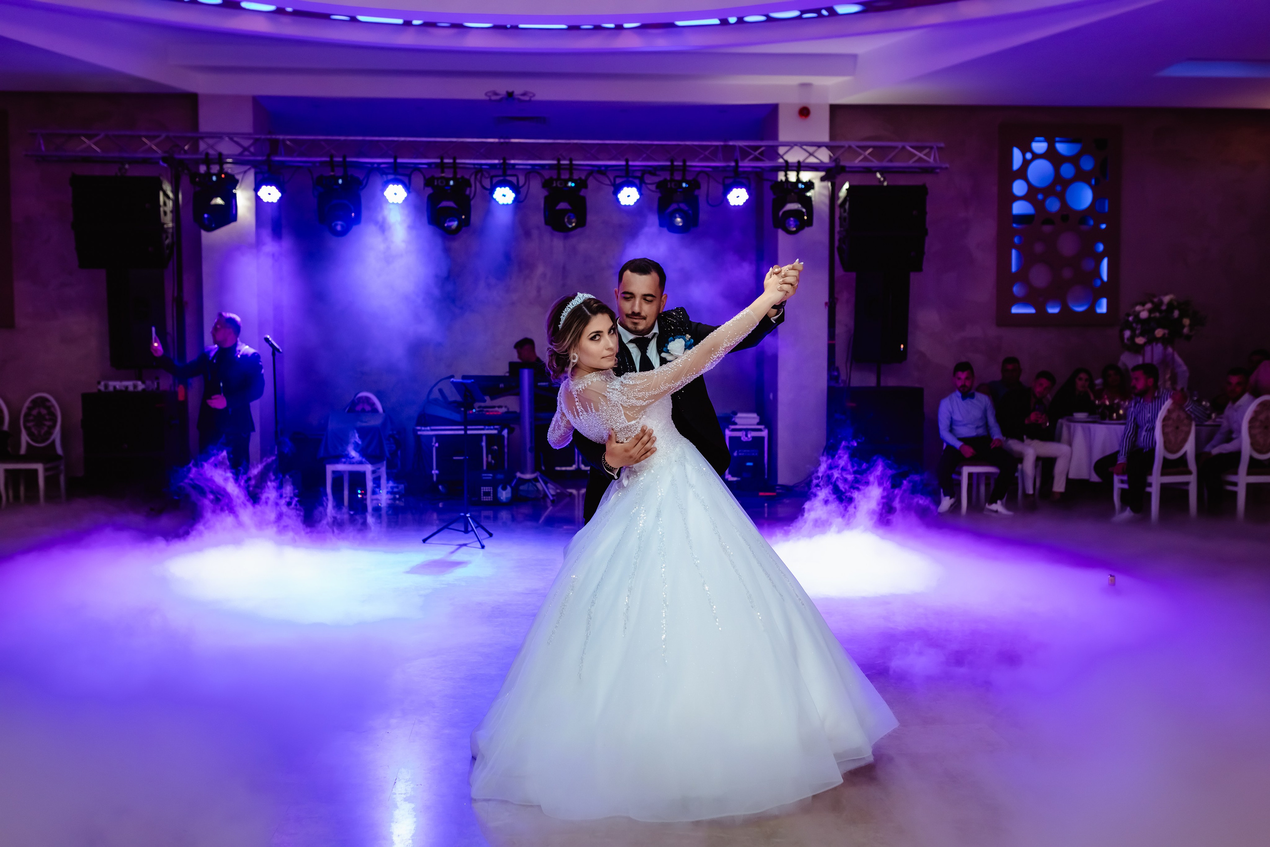 Mireasa in cimitir. Stefan Teodorescu — Fotograf de Nunta