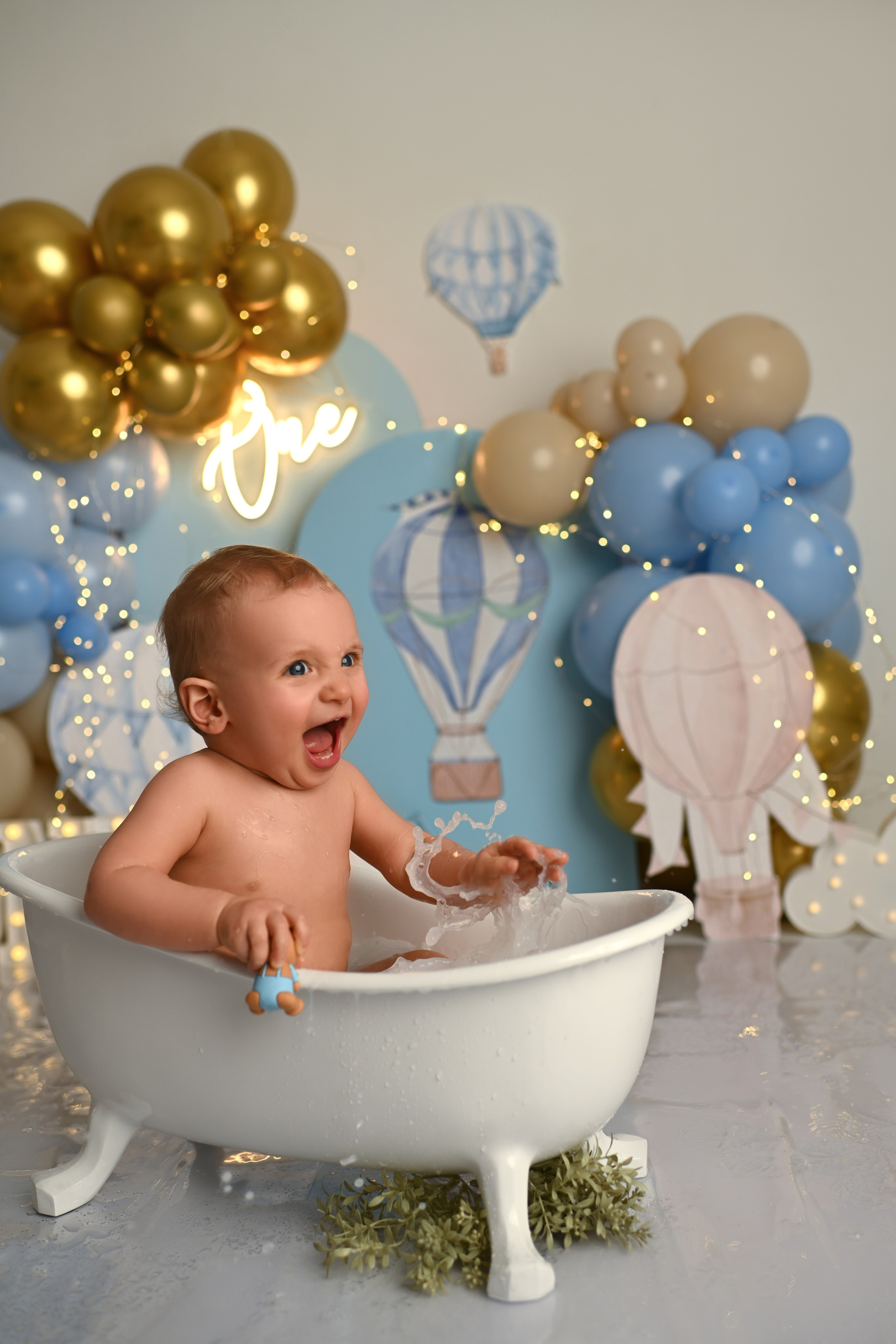 Cake Smash Fotoshooting zum ersten, zweiten Geburtstag. Neugeborene, Baby Fotografin in Düren (NRW) - Vitalina Unruh