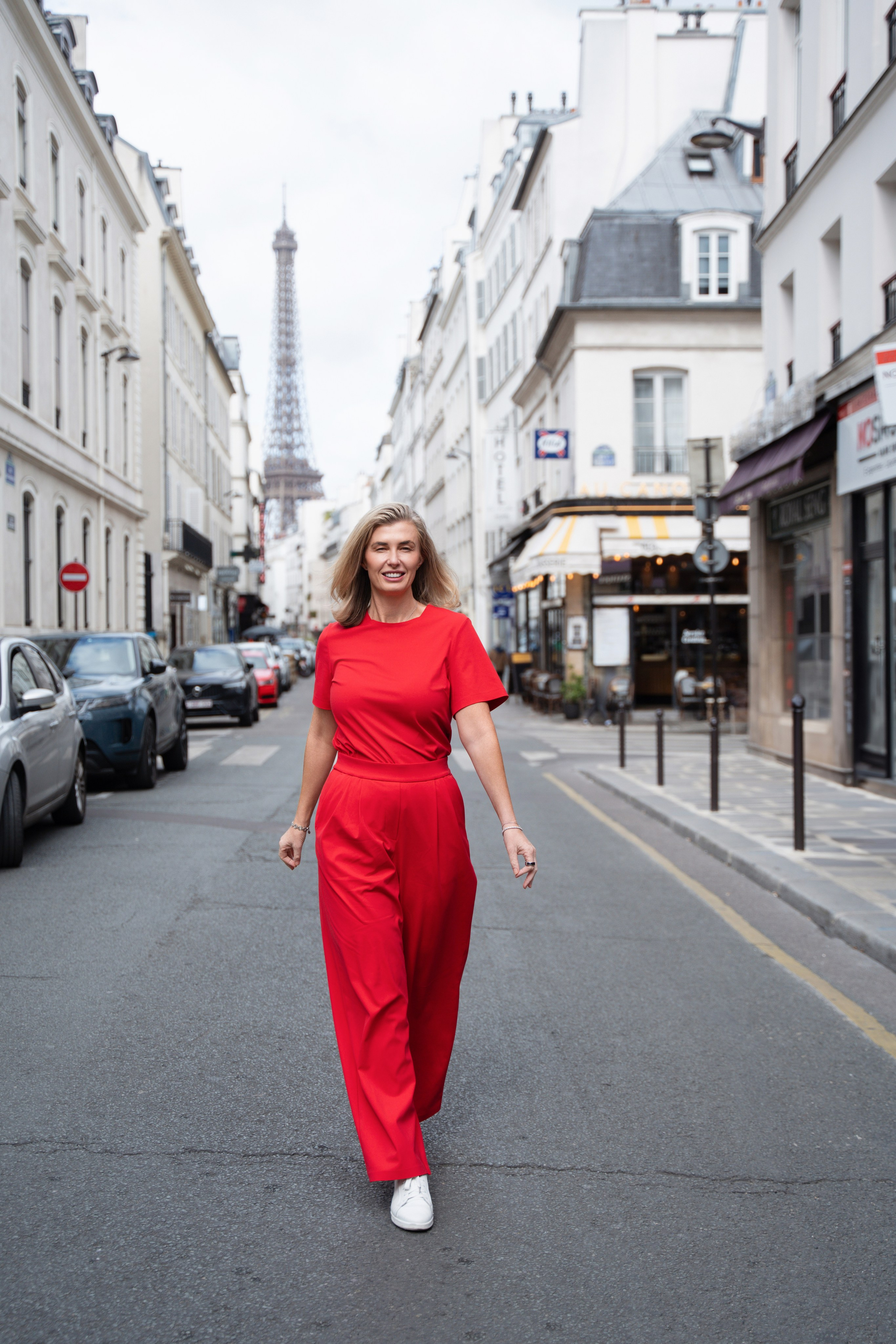 Content Nadia (2.5 hours). Photographer in Paris|Solo and groups, portraits & content, couples photo-shoot in Paris at the best locations