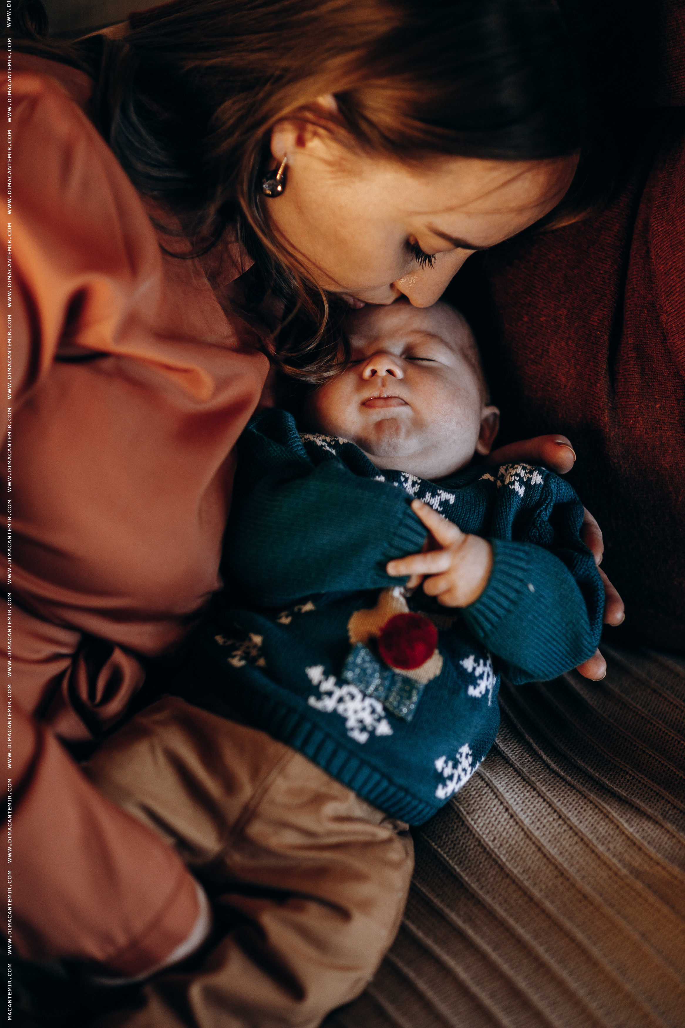 Family CRACIUN STUDIOU. Fotograf de nuntă în Chisinau, Moldova. Poze și Video Comerciale
