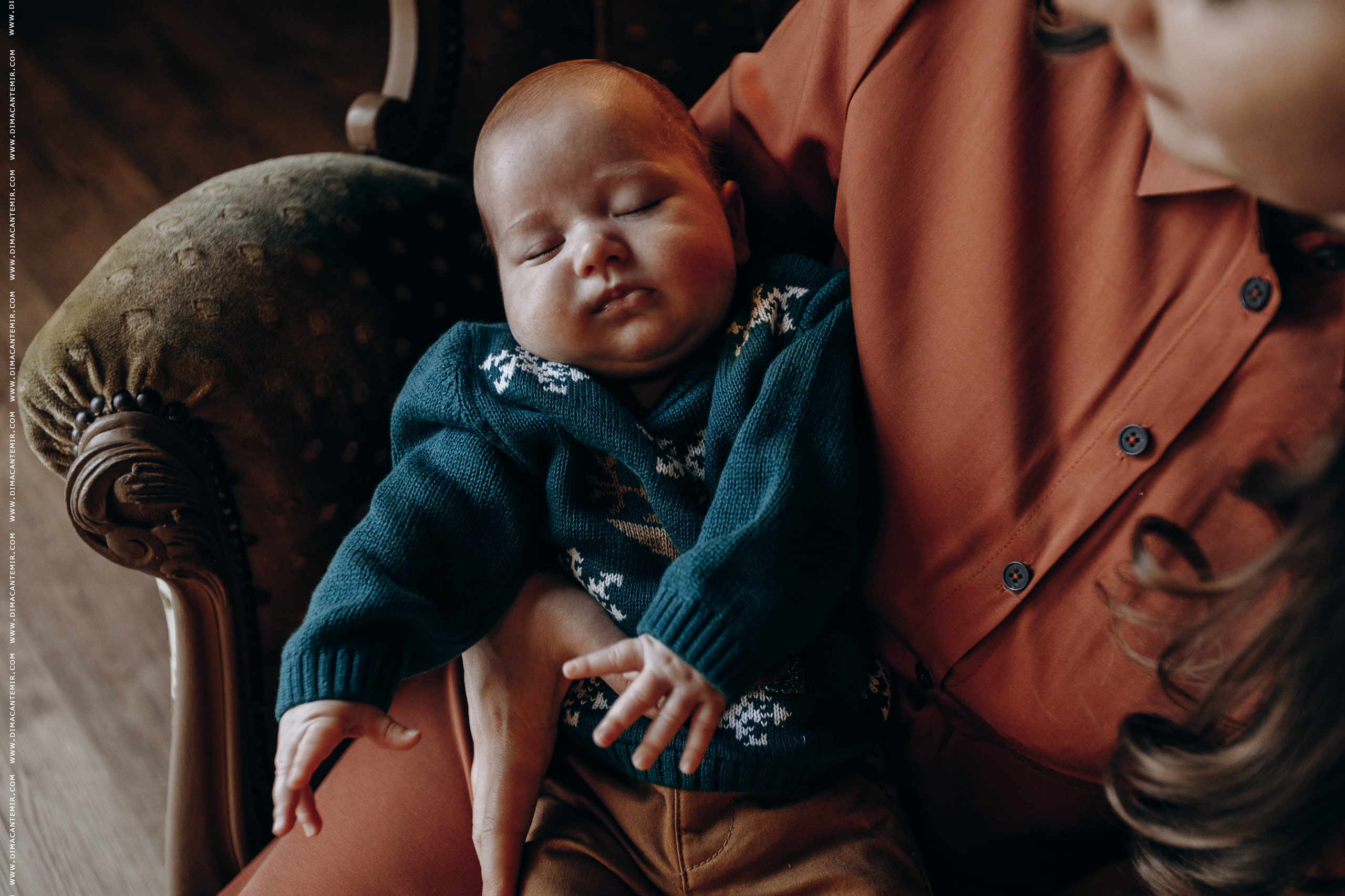 Family CRACIUN STUDIOU. Fotograf de nuntă în Chisinau, Moldova. Poze și Video Comerciale