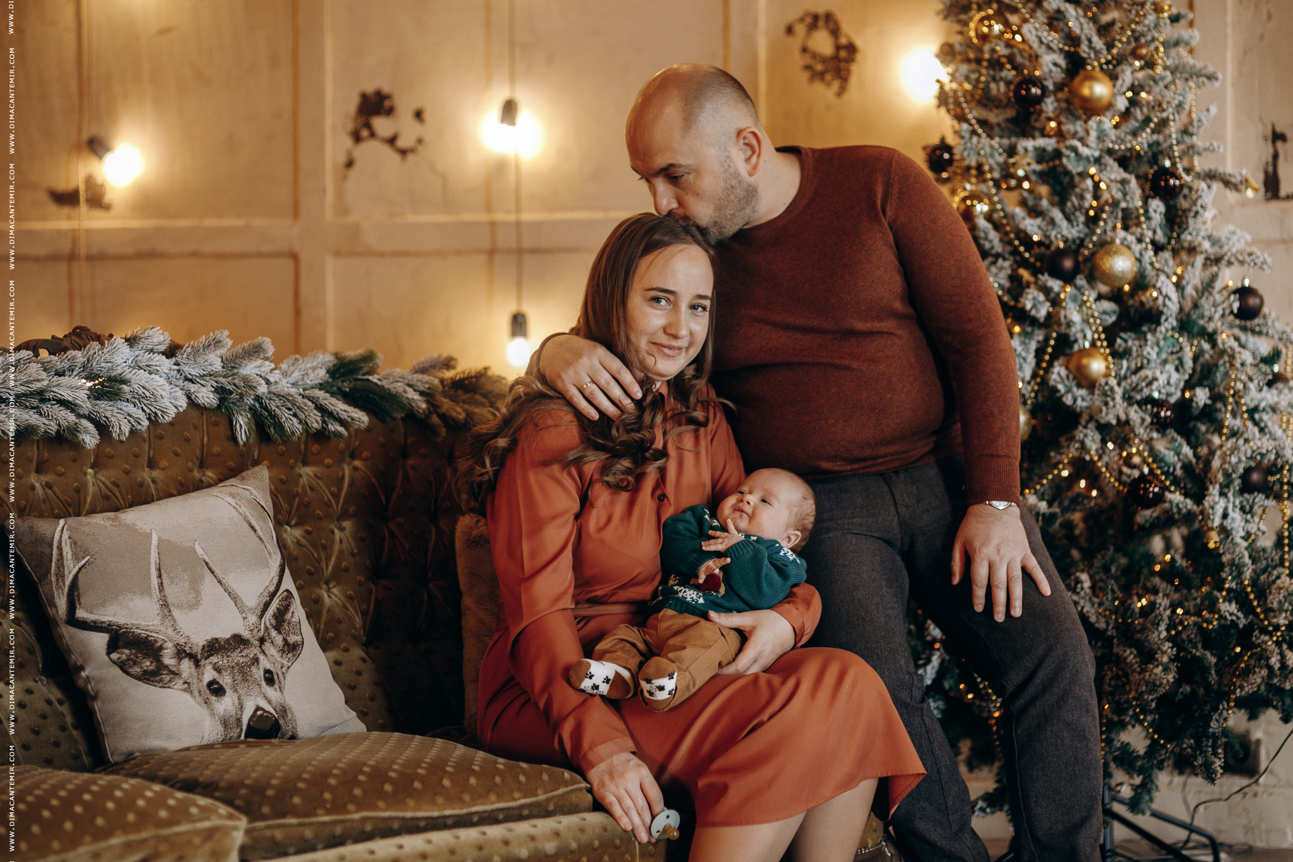 Family CRACIUN STUDIOU. Fotograf de nuntă în Chisinau, Moldova. Poze și Video Comerciale