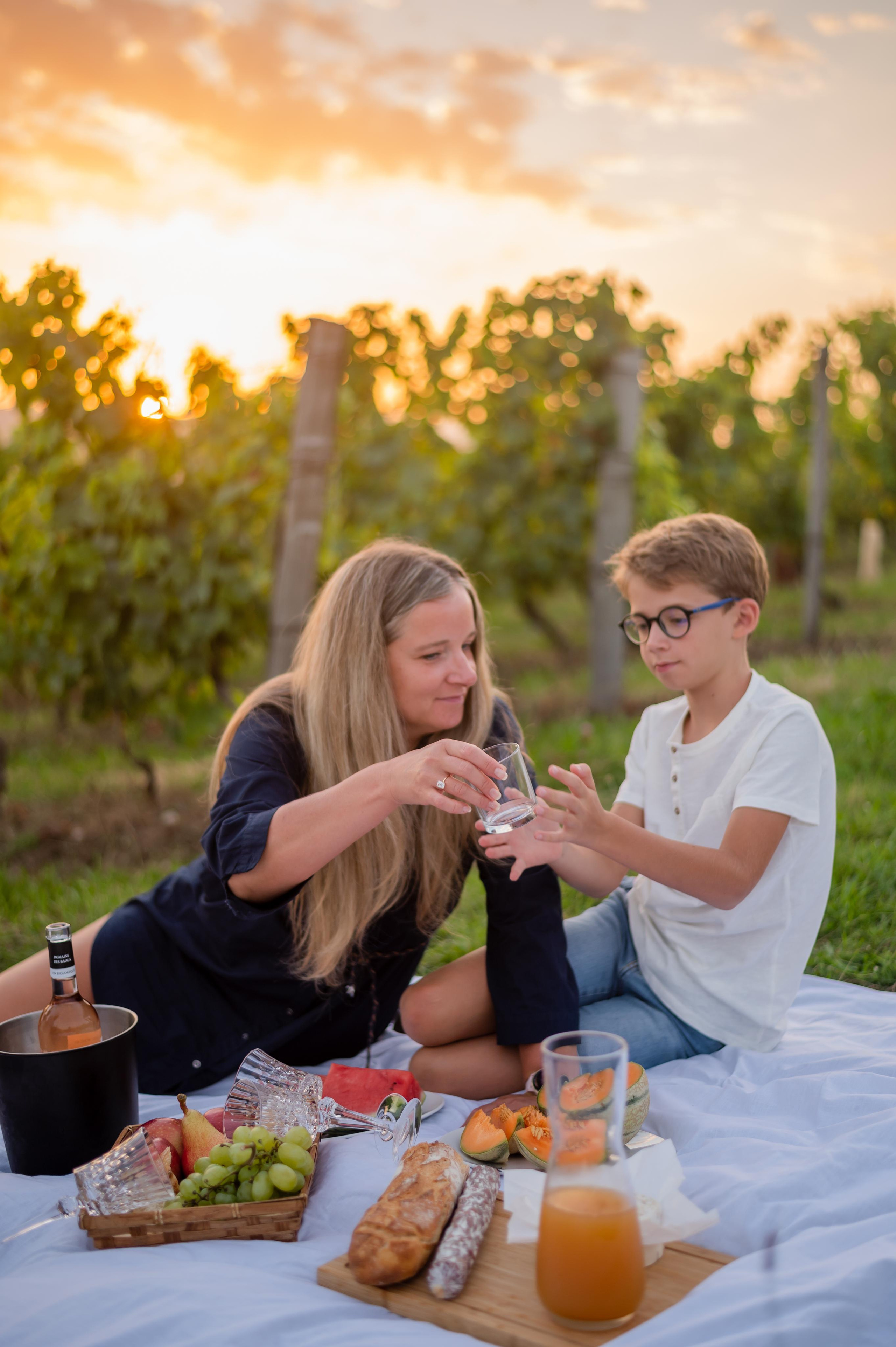 Pique-nique dans les vignes. Ekaterina Brevet - photographe de mariage
