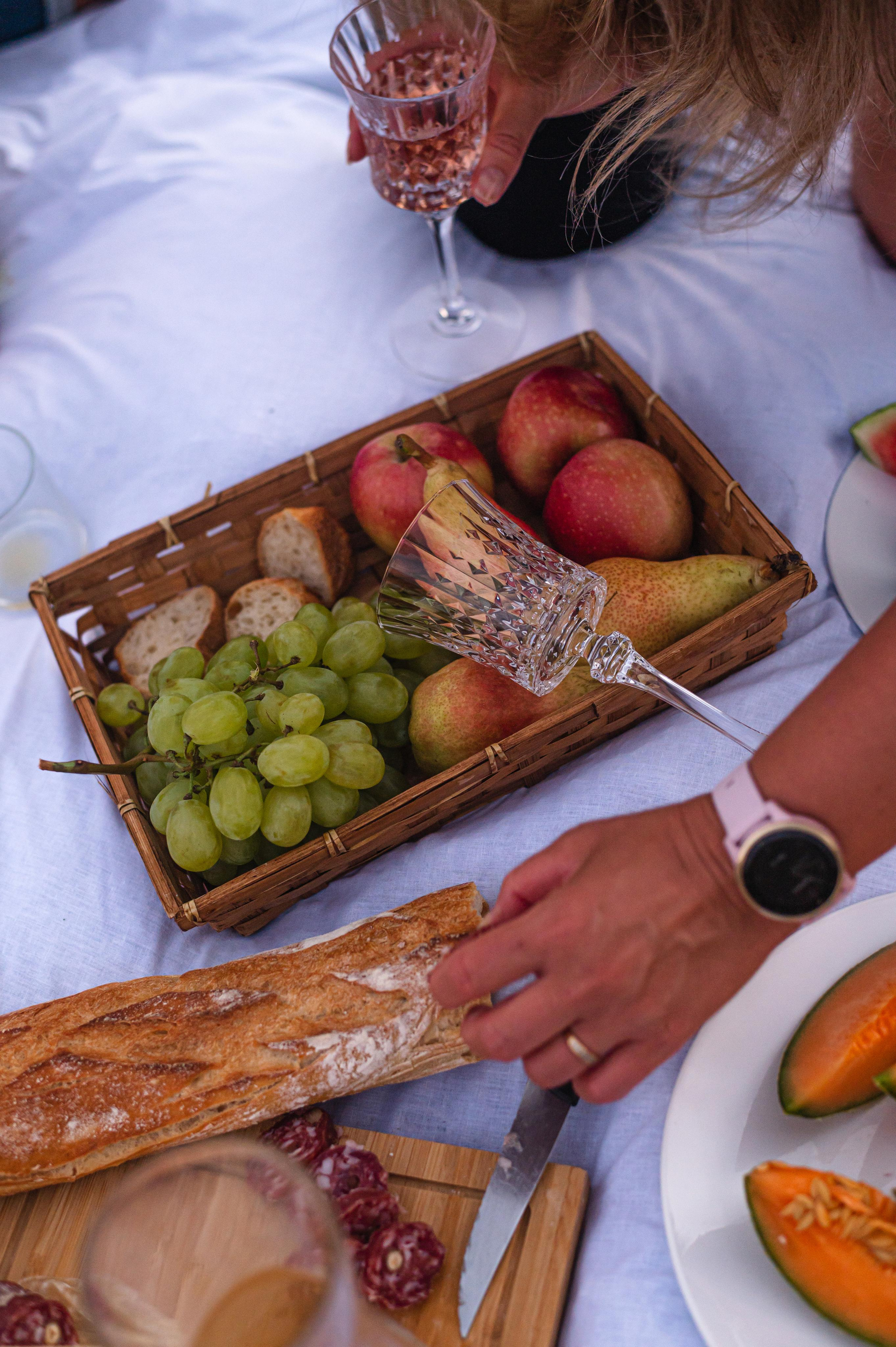 Pique-nique dans les vignes. Ekaterina Brevet - photographe de mariage