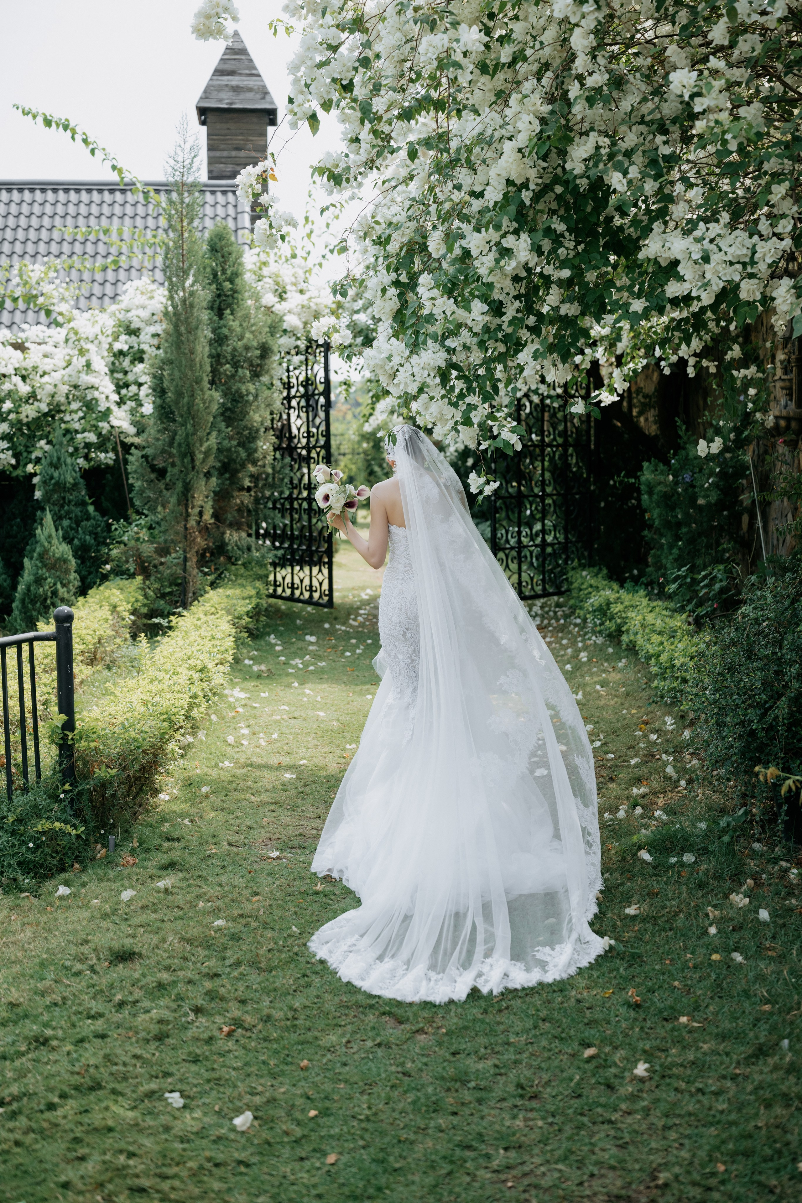 THU & NHU / An garden. Saigon Wedding Present | Art Beyond Moments