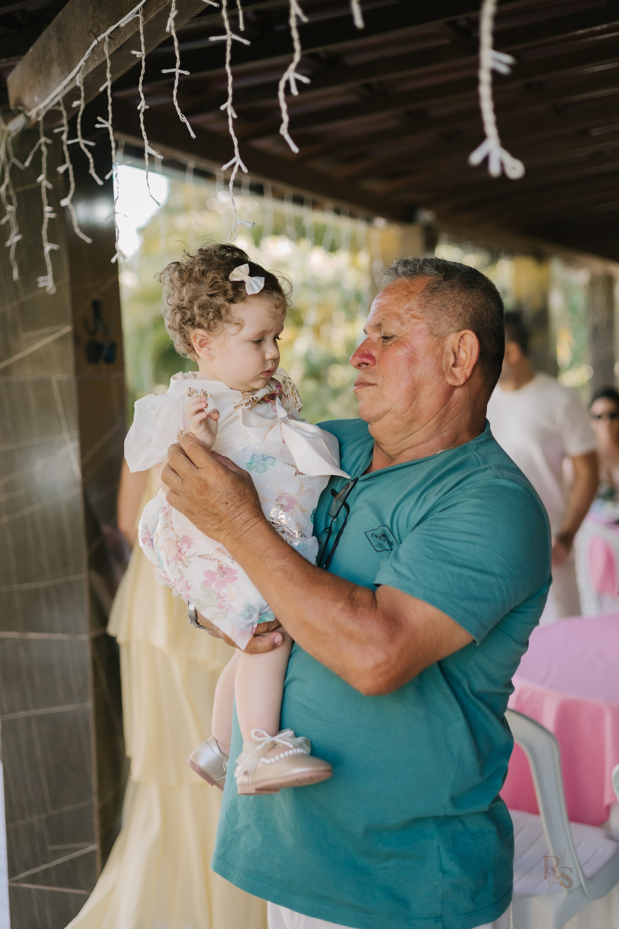 Aurora — 1 ano. Fotógrafo Richard Silvestre — Casamentos na Bahia