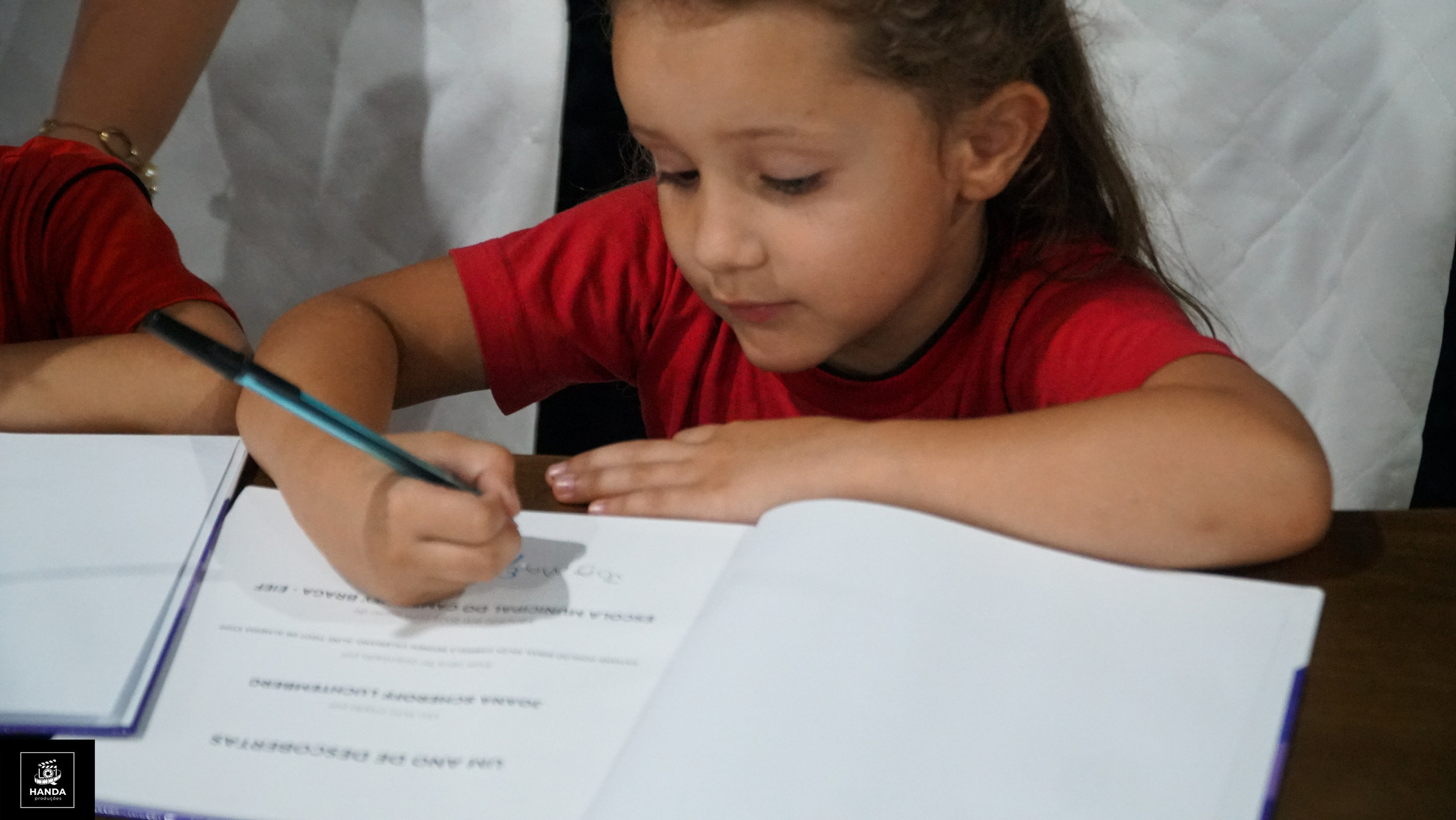 Noite autógrafos colégio Aurélio Buarque de Holanda. Handa Produções