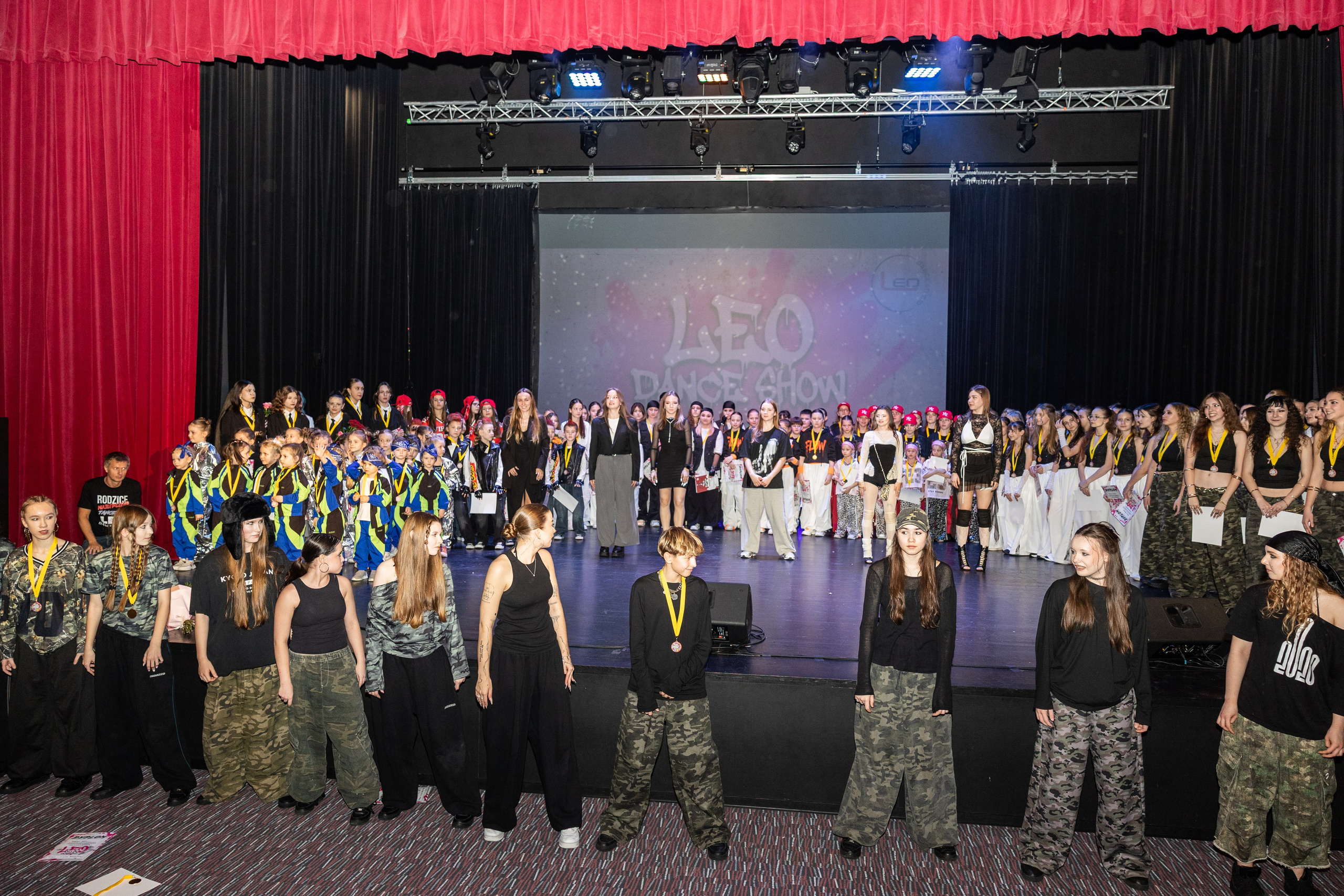 LEO DANCE SHOW WINTER 2025. Семейный и детский фотограф в Варшаве Мила Бобровская