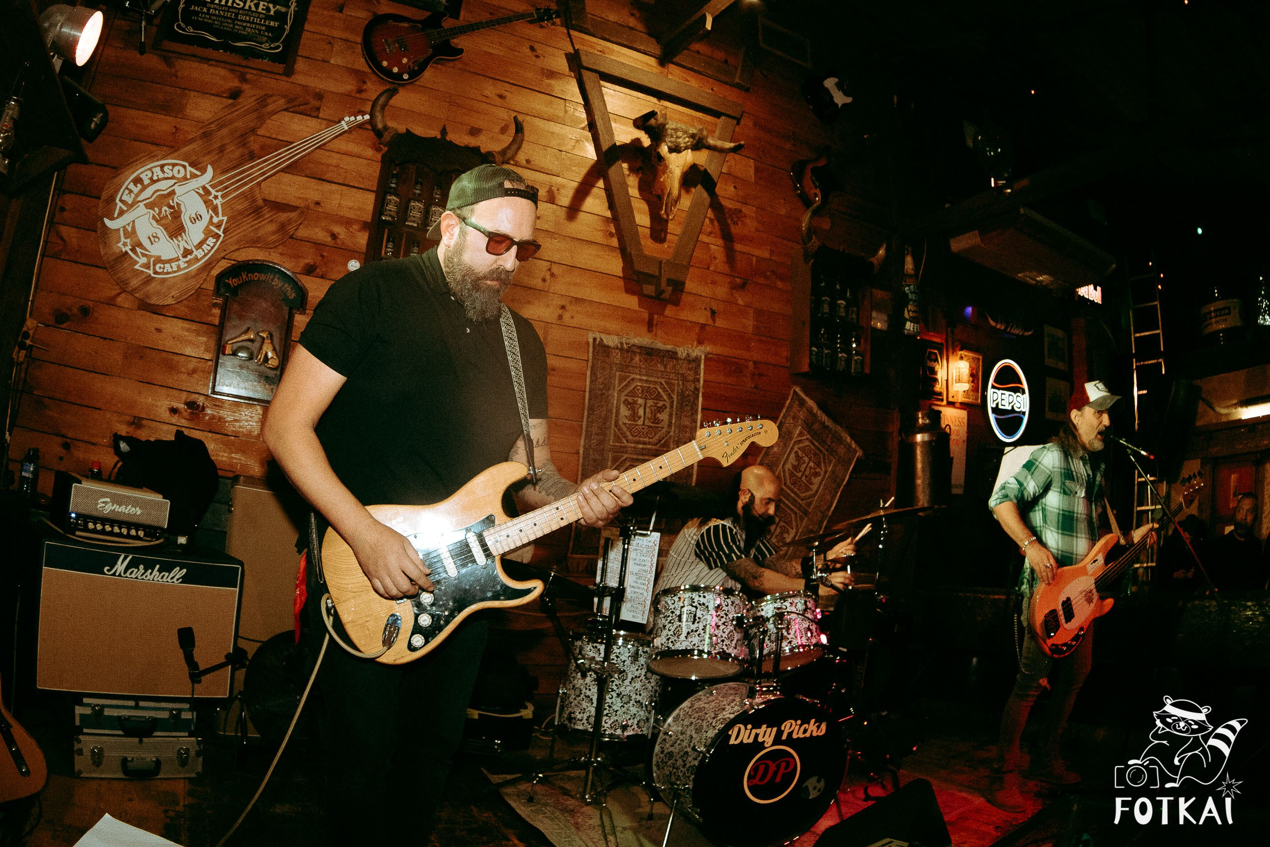 Dirty Picks en El Paso Bar Torrevieja: fotorreportaje punk y garage rock · 24 de enero | FOTKAI