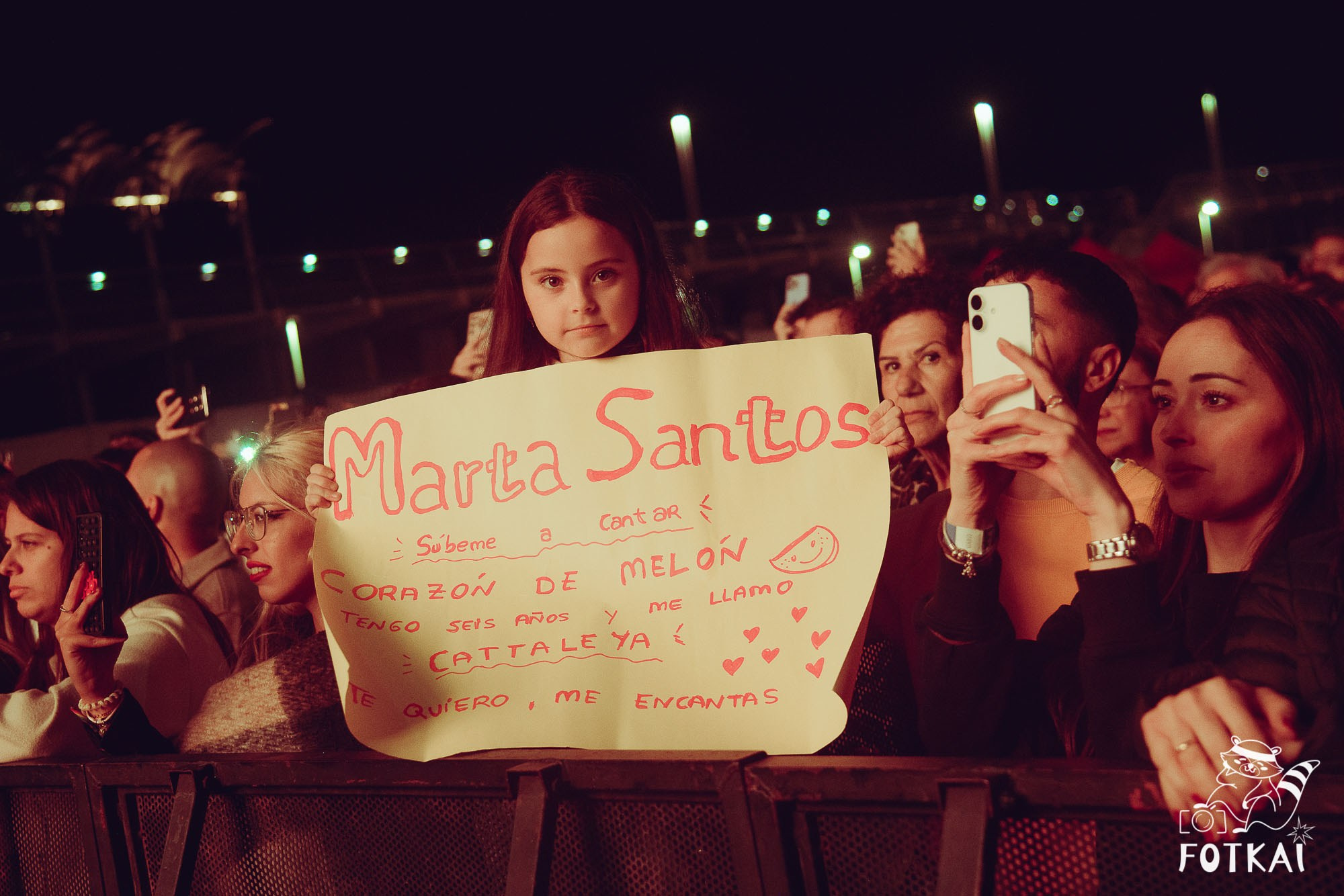 Marta Santos — Fotos del concierto en Alicante 2026: pop flamenco en El Muelle Live | FOTKAI
