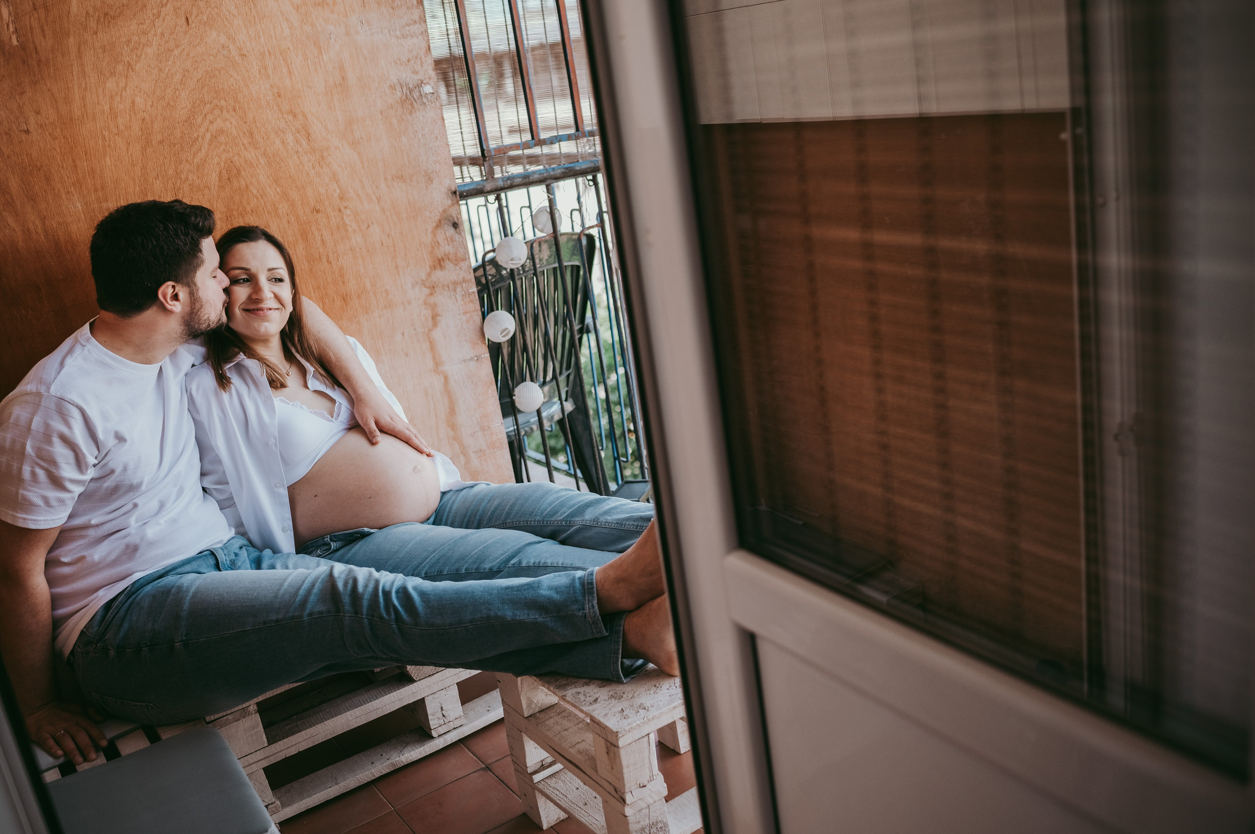 Sanja i Marko, fotografisanje trudnoce kod kuce. Deciji i porodicni fotograf u Beogradu Oksana Skendzic