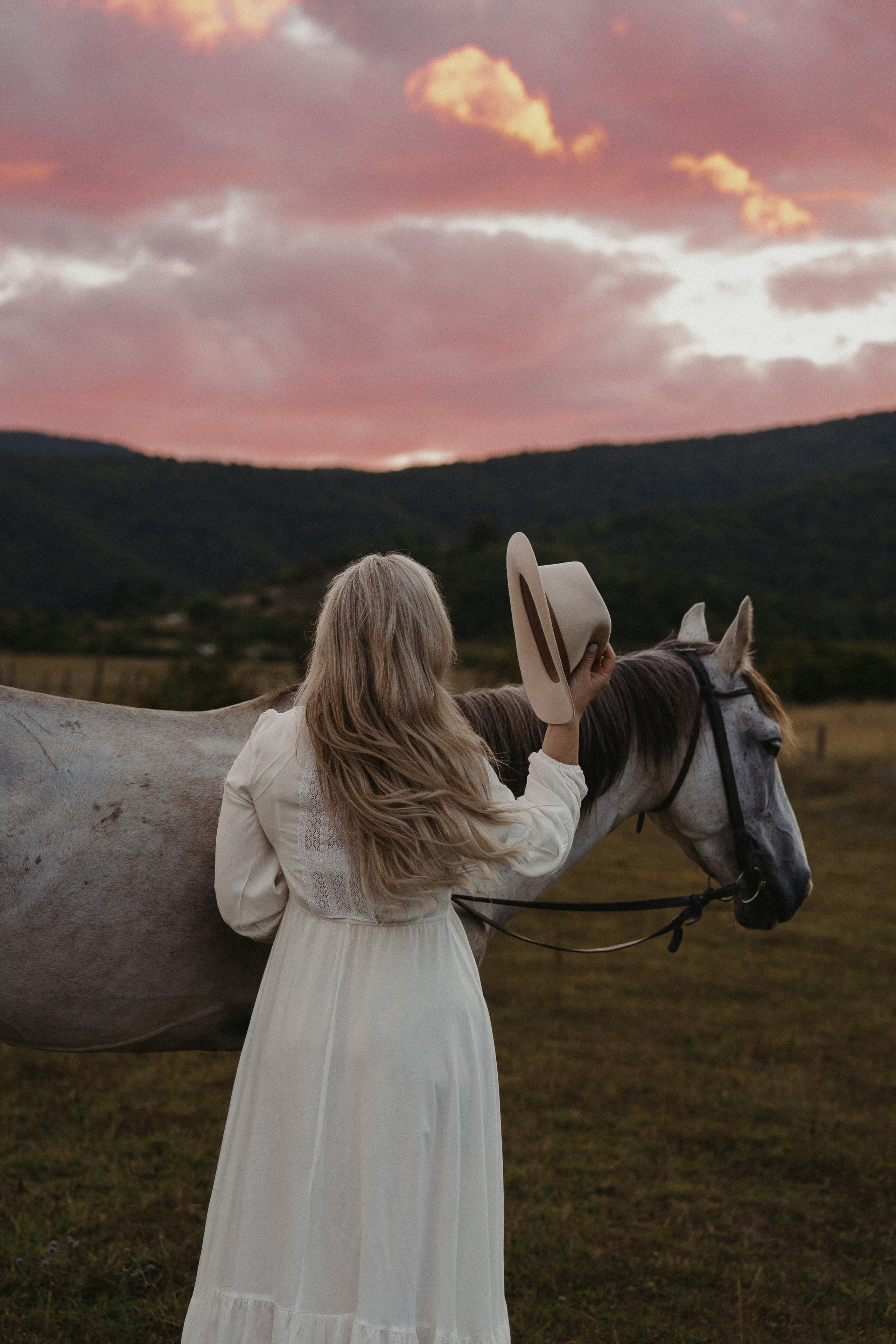 Pink sunset. Photographer and travel-blogger Aleksandra Gritsenko