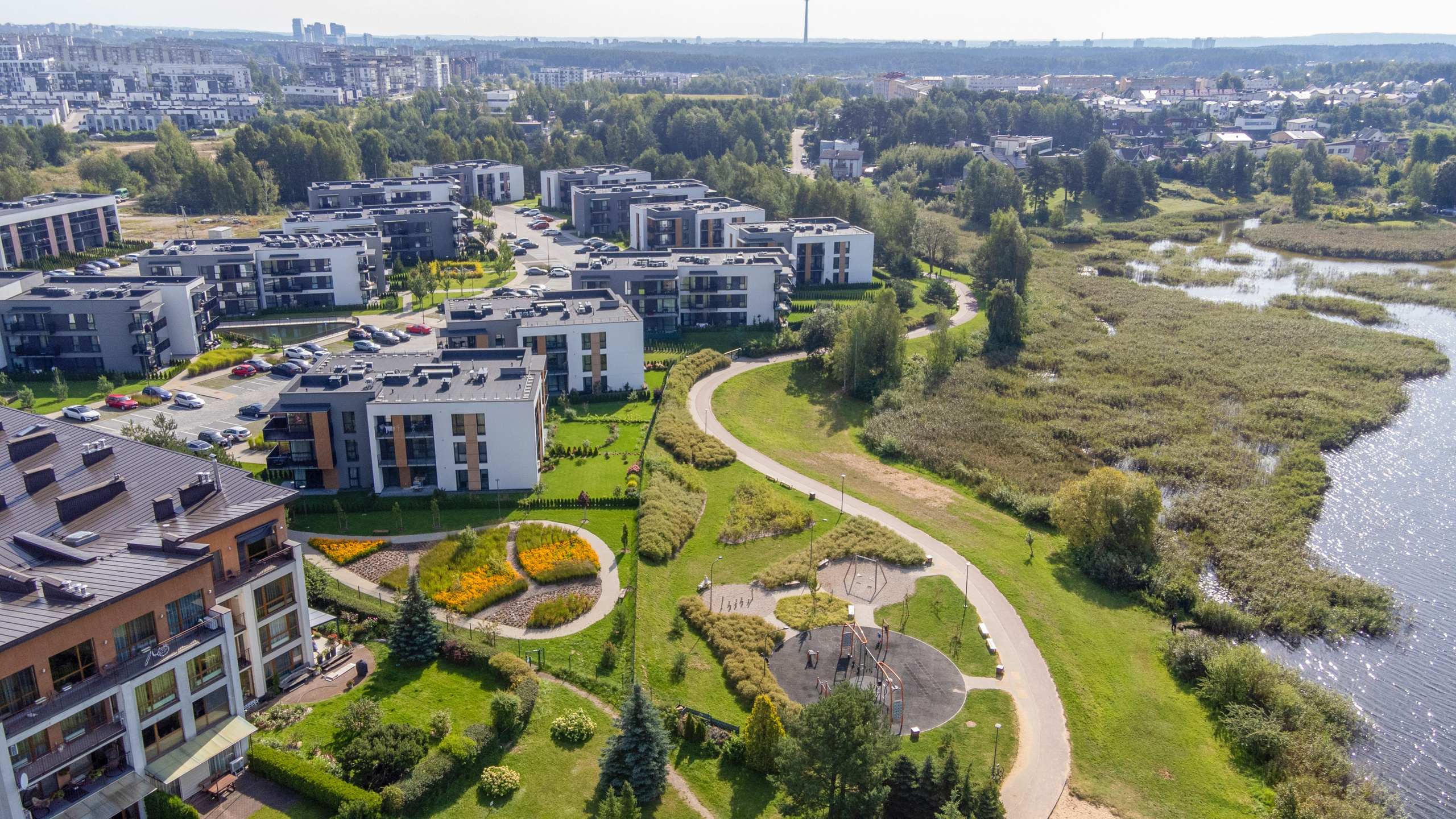 Gilužio g. 49, 2k. butas prie ežero. Elina Sapiega fotografė Vilniuje