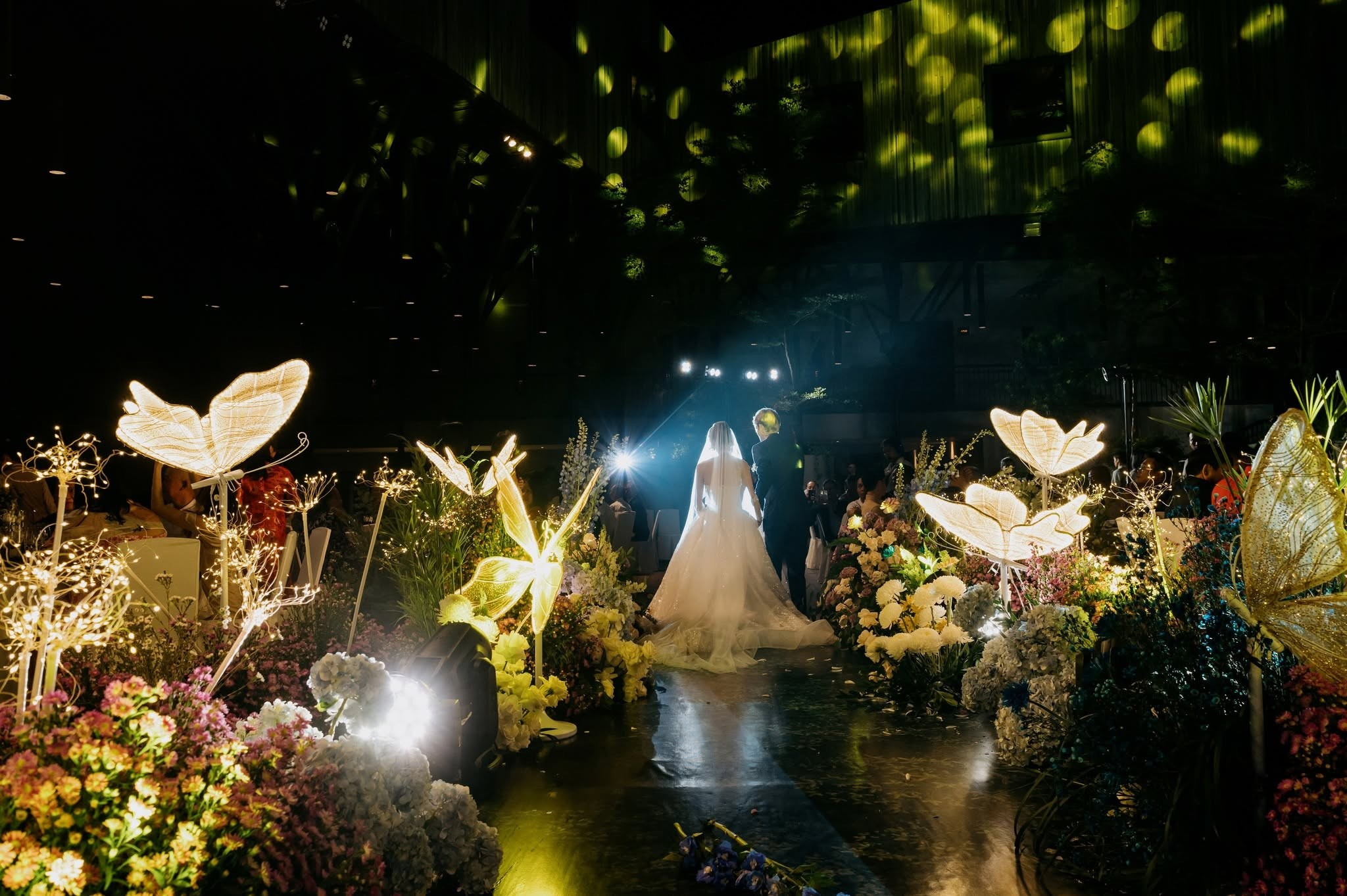𝐊𝐞𝐥𝐥𝐢𝐞 & 𝐍𝐢𝐤𝐥𝐚𝐬 / Destination Wedding. Saigon Wedding Present | Art Beyond Moments