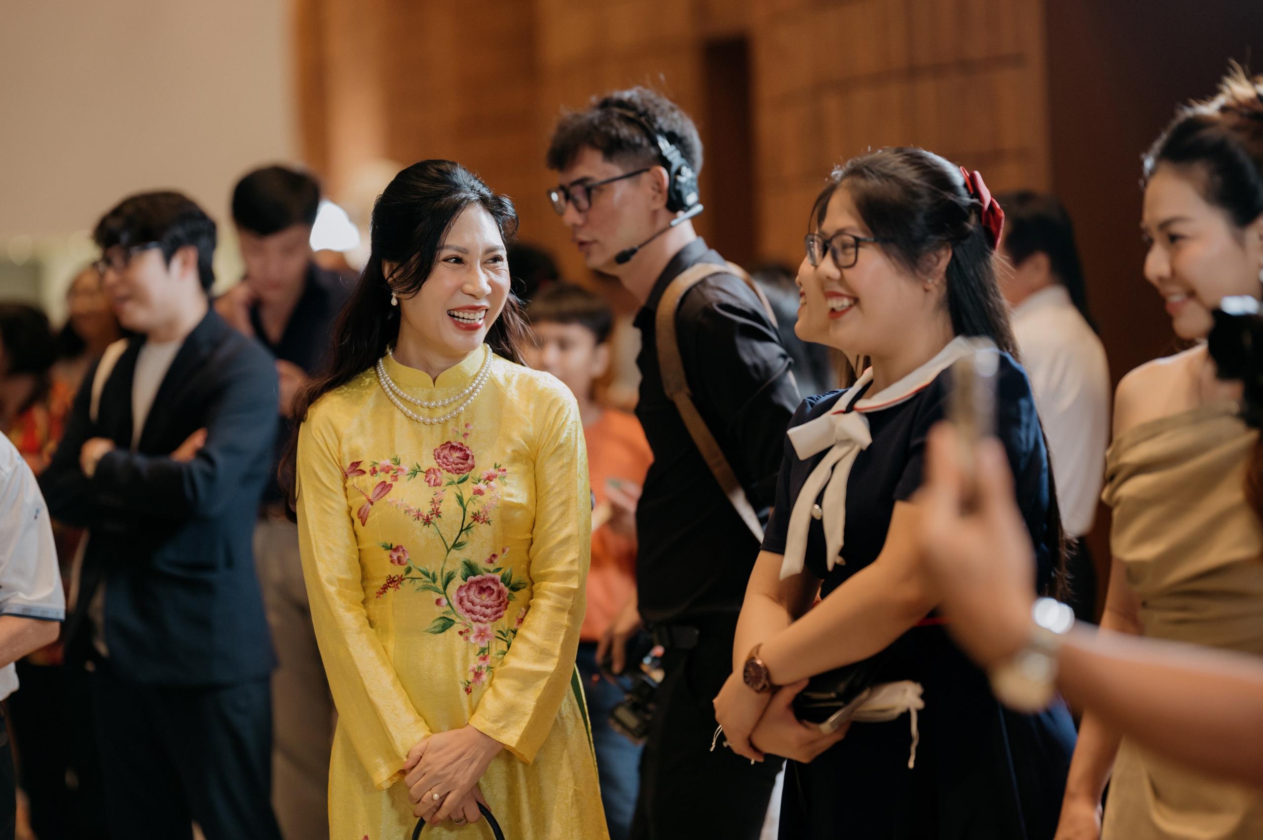 DAT & TU / Wedding Party. Saigon Wedding Present | Art Beyond Moments