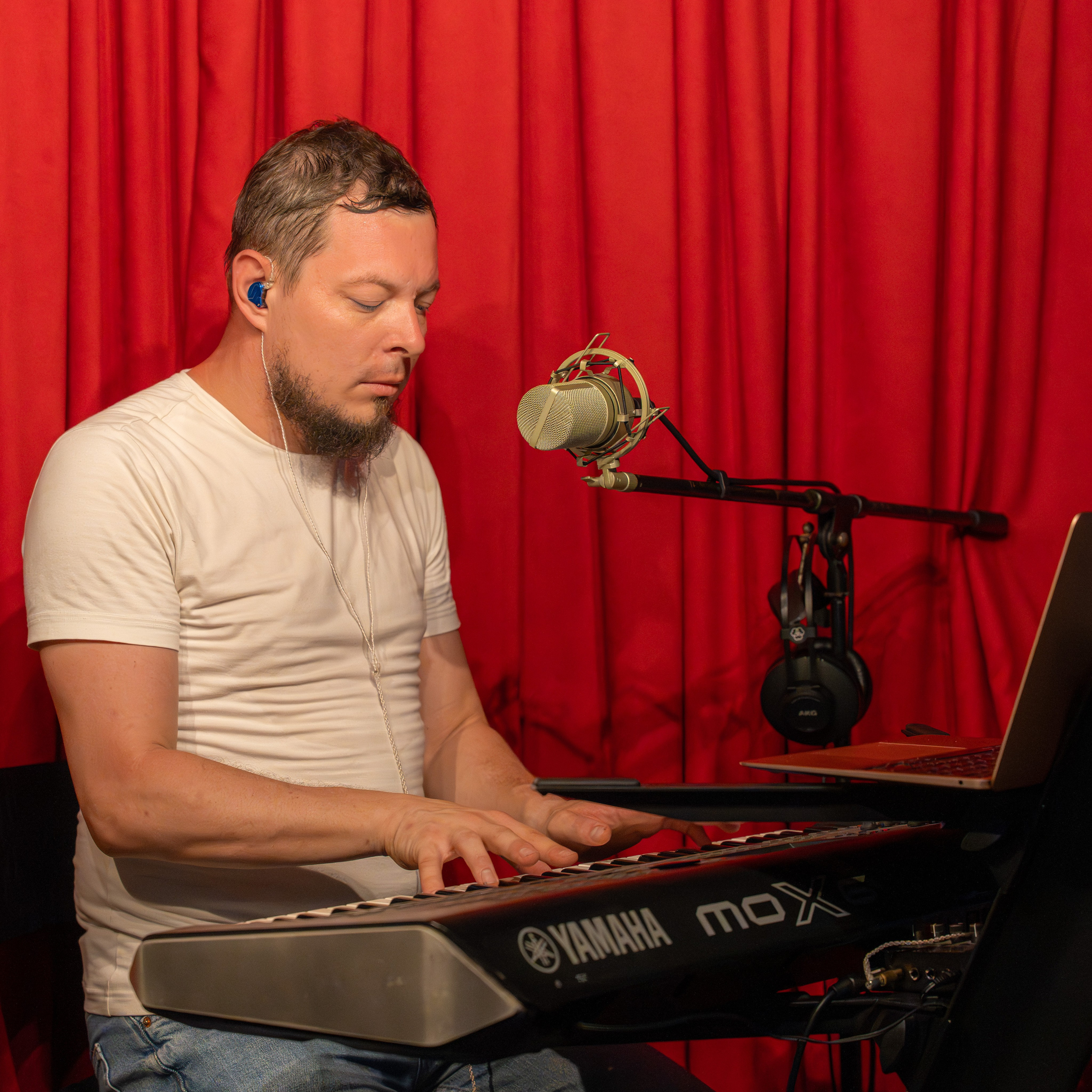 My Friends Pub. UNRATED PHOTO