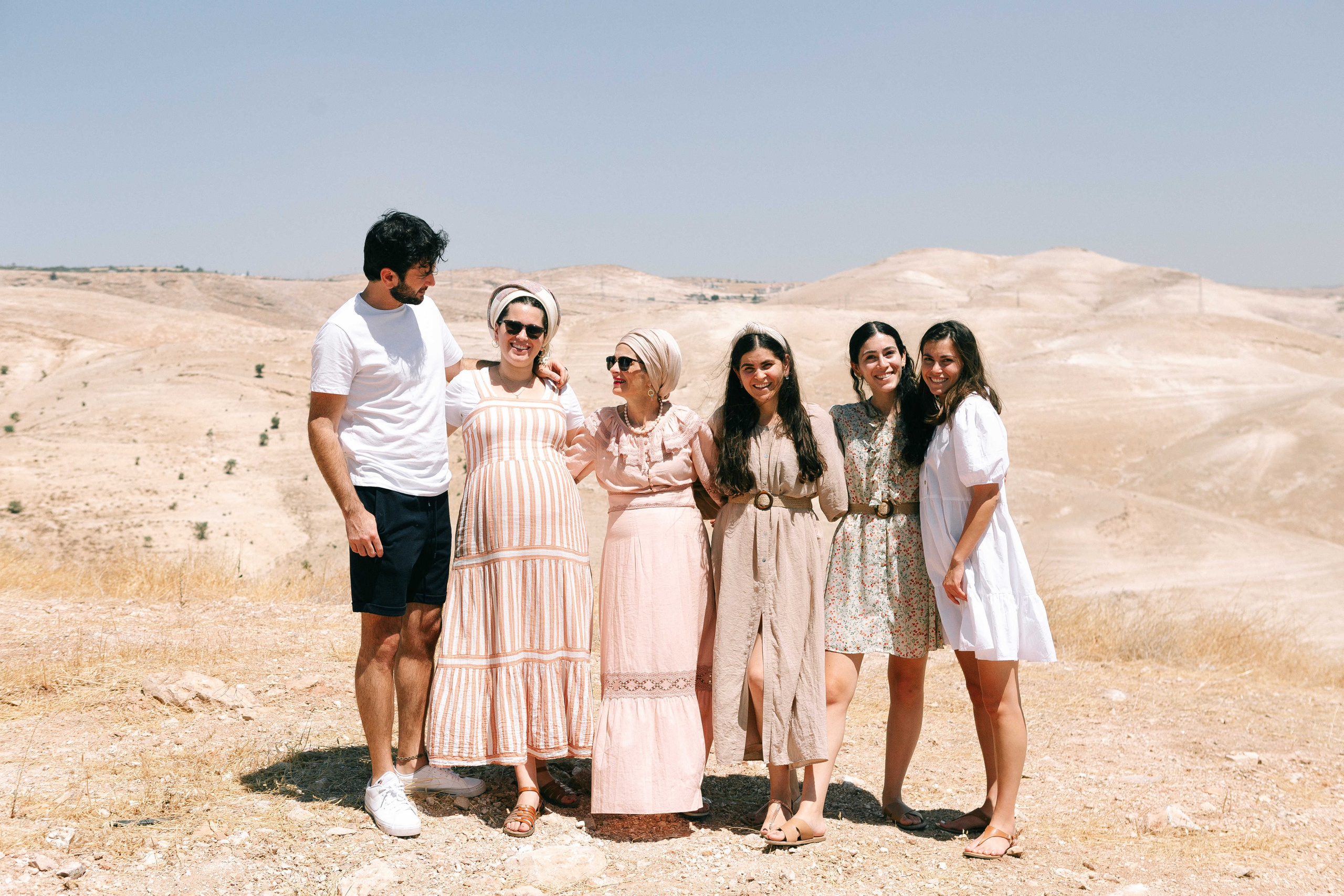 MAALE ADUMIM, HOME PHOTO SESSION + DESERT. Https://shi-photo.com/