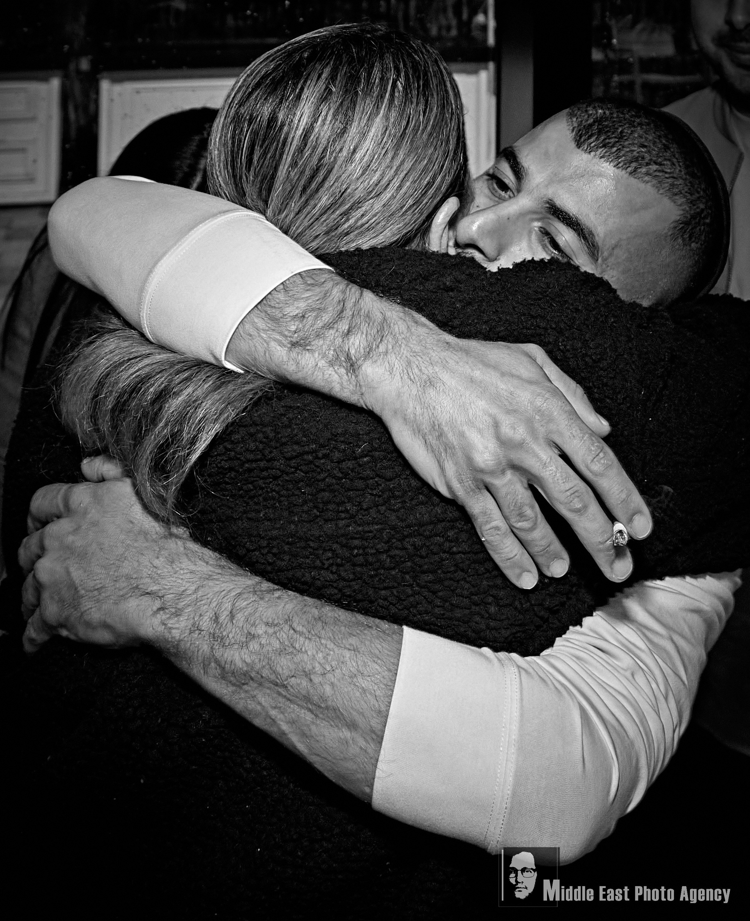 “Hugging Humanity” / “Обнимая человечество”. Middle East Photo Agency — Photography & Event Magnets — סוכנות צילום והדפסת מגנטים לאירועים