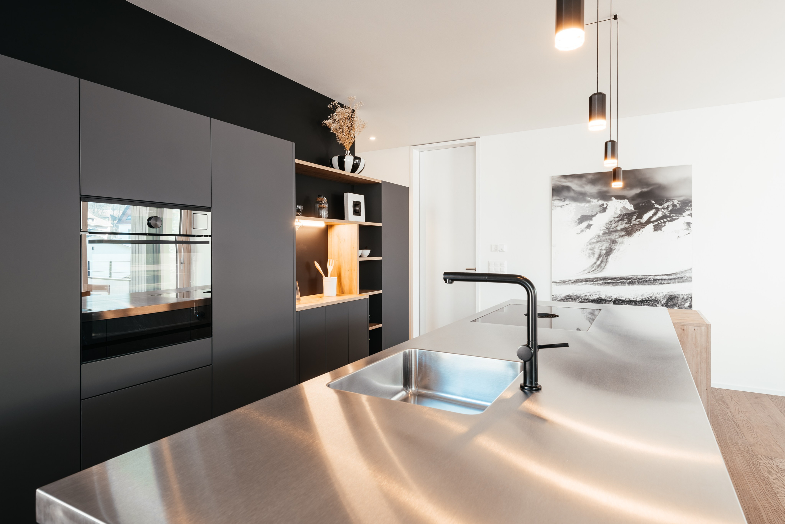 Wohnung, DIELSDORF, Kt. ZÜRICH. Hallo! Ich bin Elena und arbeite als Immobilienfotografin