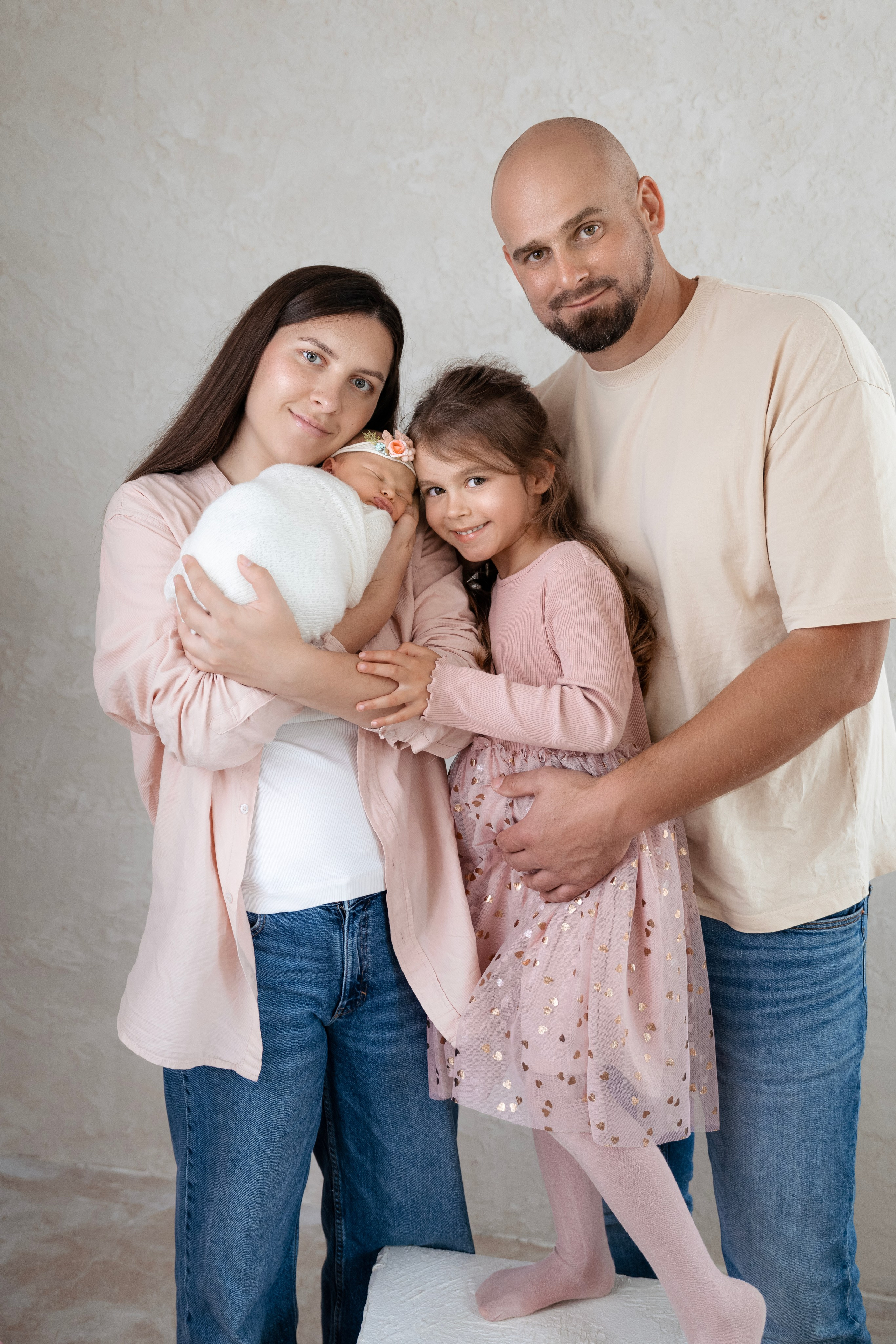 Profesionali šeimos fotografija studijoje Vilniuje ar Lentvaryje