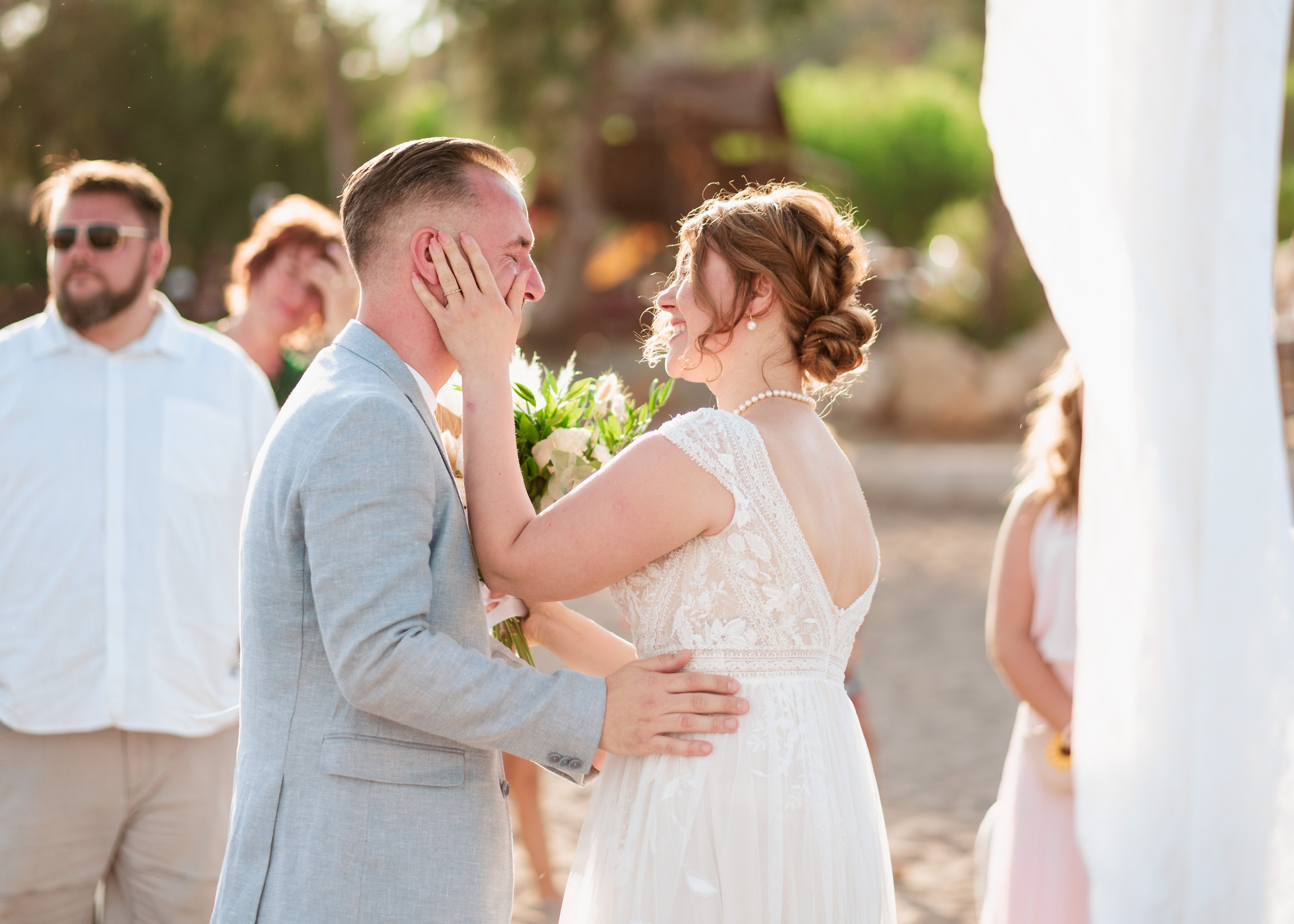 Ken and Elli. Renate Woeste | Wedding planner in Rhodes. Creating dream weddings by the sea. Let’s make your special day unforgettable