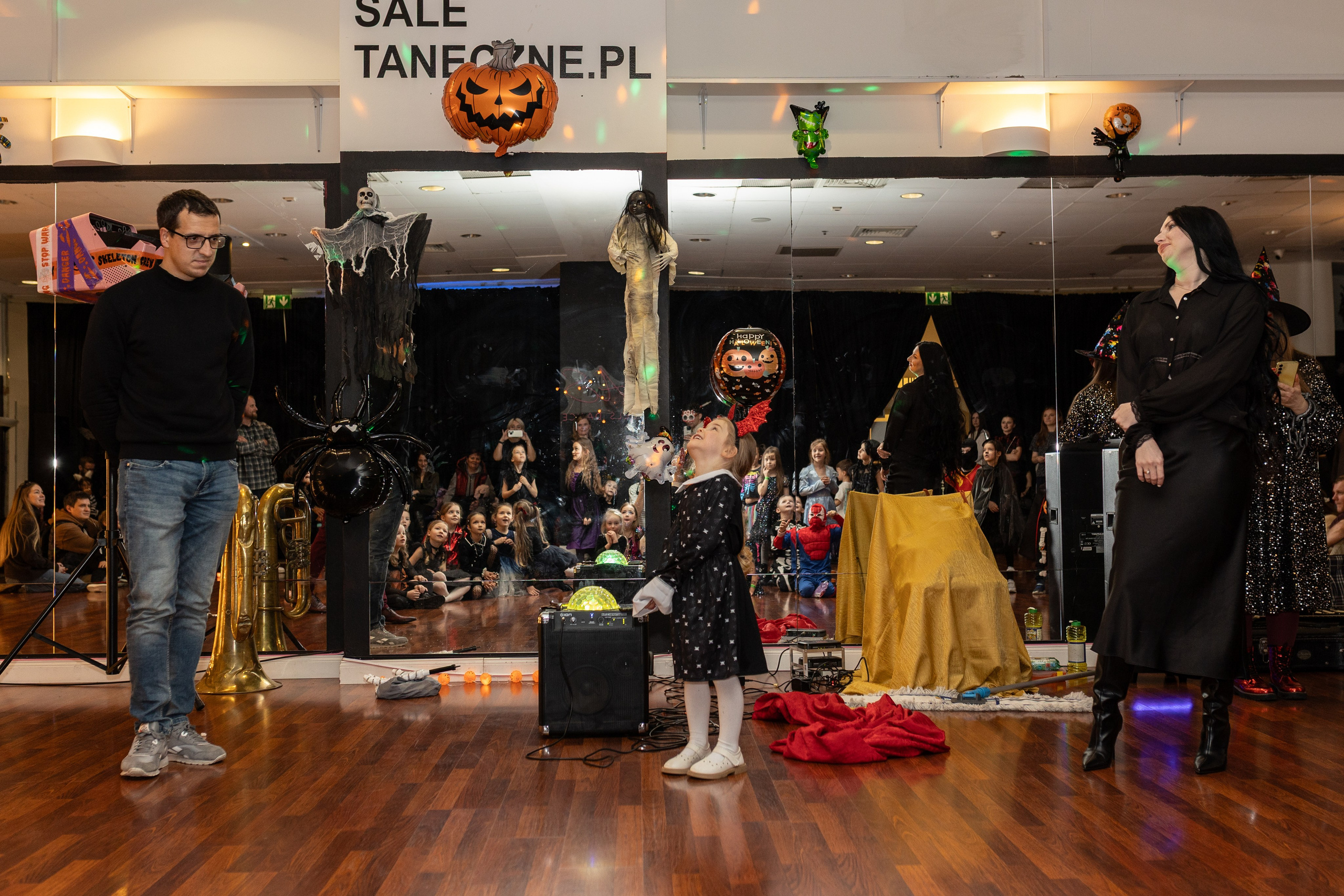 Leo dance studio Helloween 2025. Семейный и детский фотограф в Варшаве Мила Бобровская